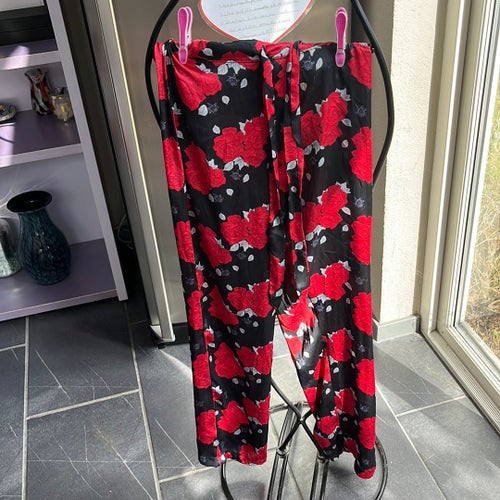 Mywear woman Nightwear svarta, röda byxor, storlek S