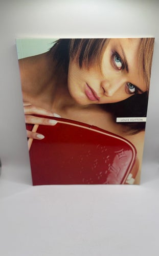 Louis Vuitton katalog / lookbook 2001 – modekampanj tryckt i Italien