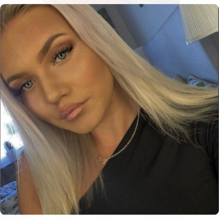 mollynoelleblom
