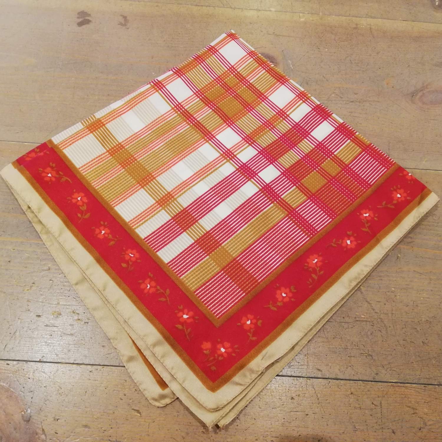 Retro scarf scarves sjal röd.. Köp från vintagecorner på Tradera