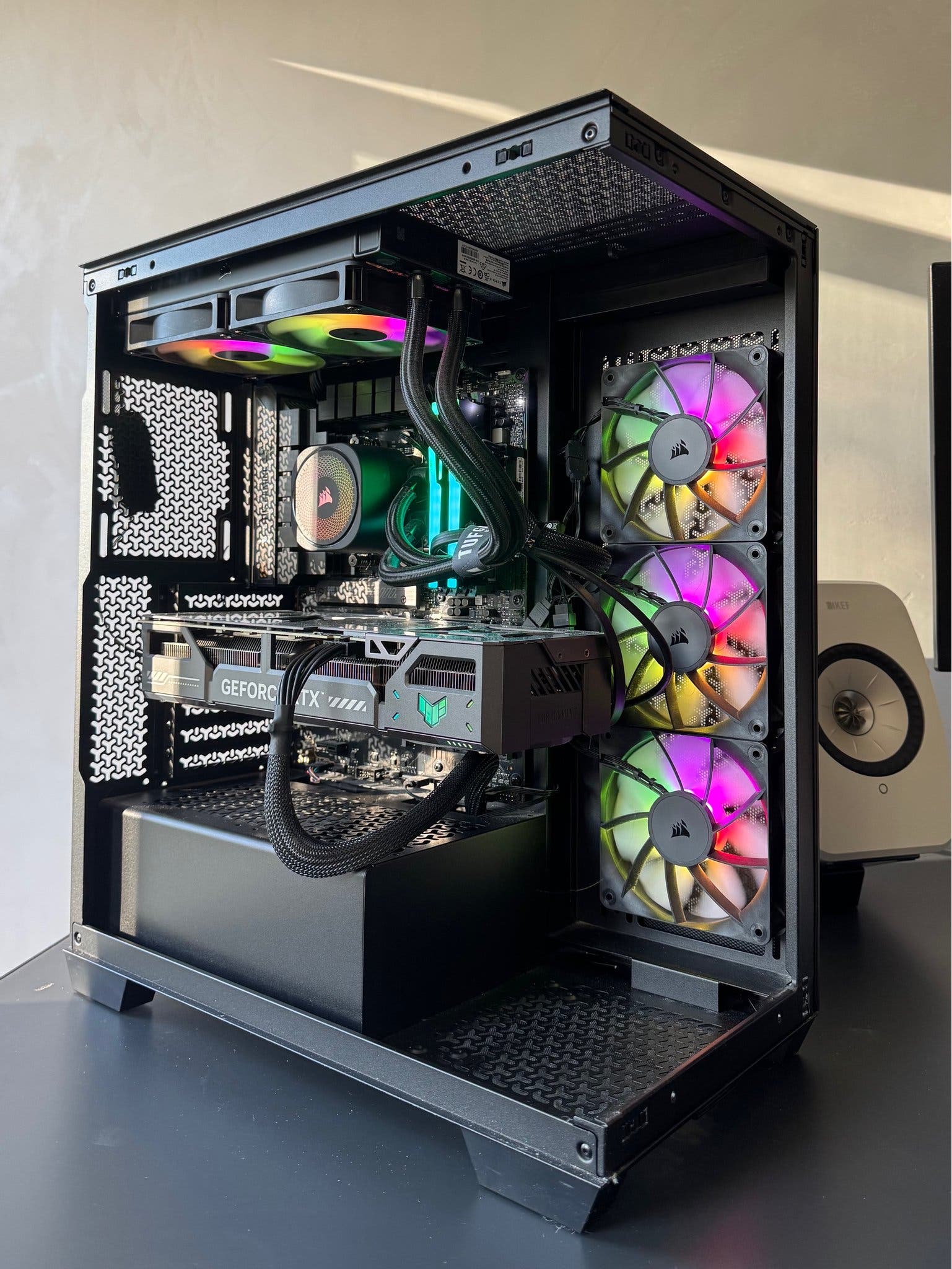 Gaming-PC mit RTX 5070 Ti, Ryzen 7 7800X3D, 32GB RAM, 2TB Speicher