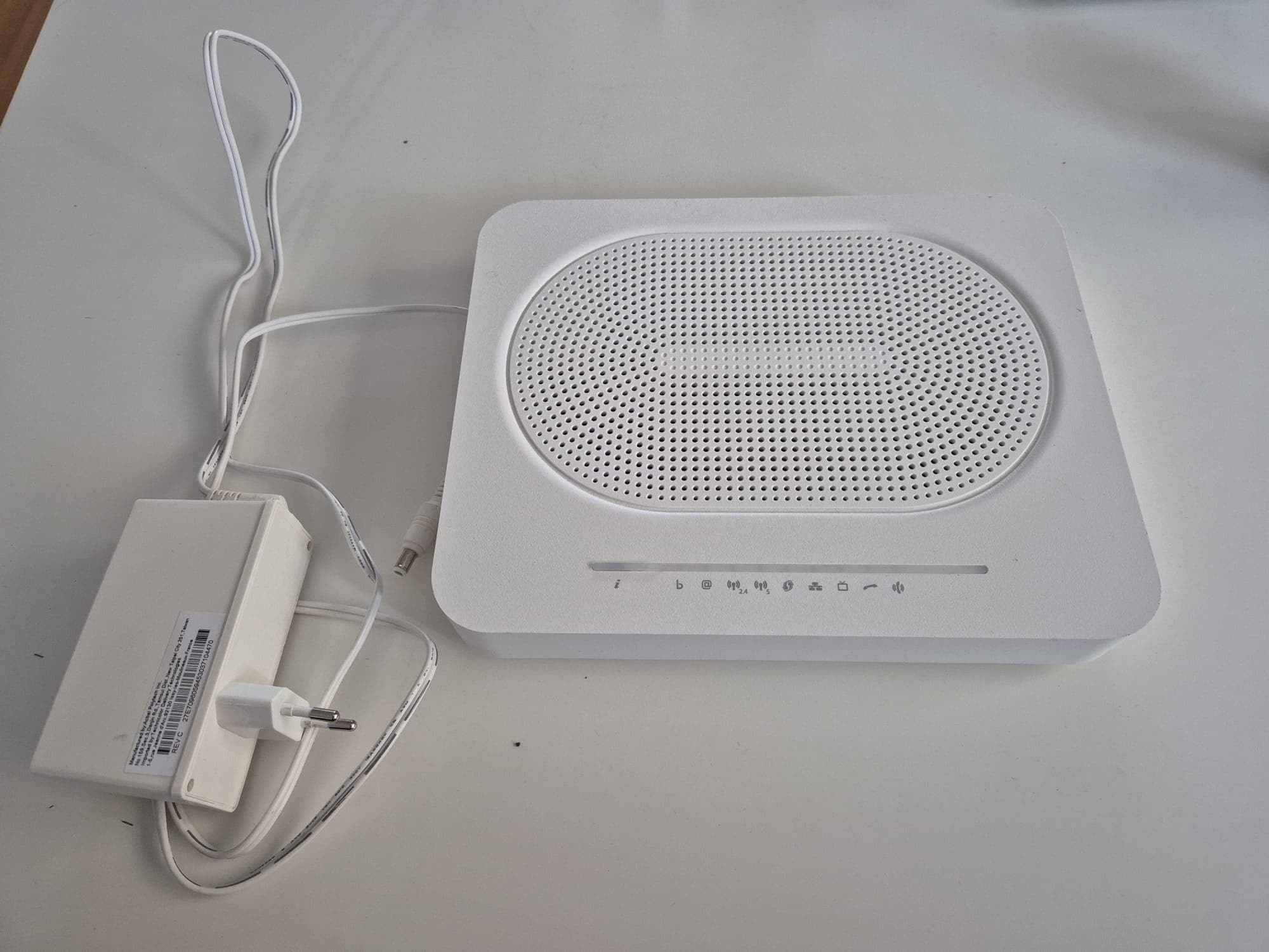 Se produkter som liknar Telia WiFi-router Plus V3 ny .. på Tradera ...
