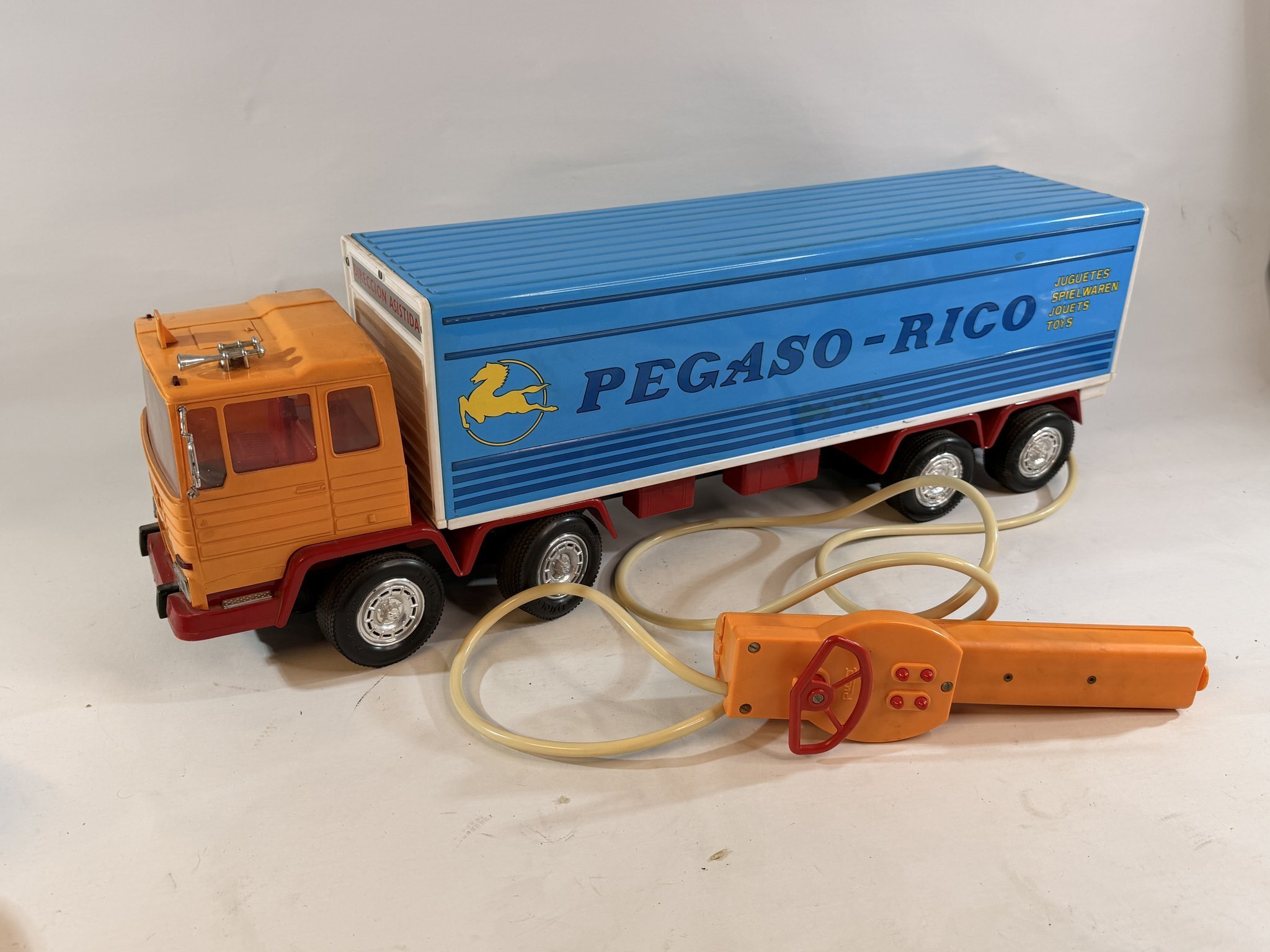 LEKSAKSBIL / LEKSAK / LEAKSAKS LASTBIL FJÄRRSTYRD RICO PEGASO AV RICO RETRO