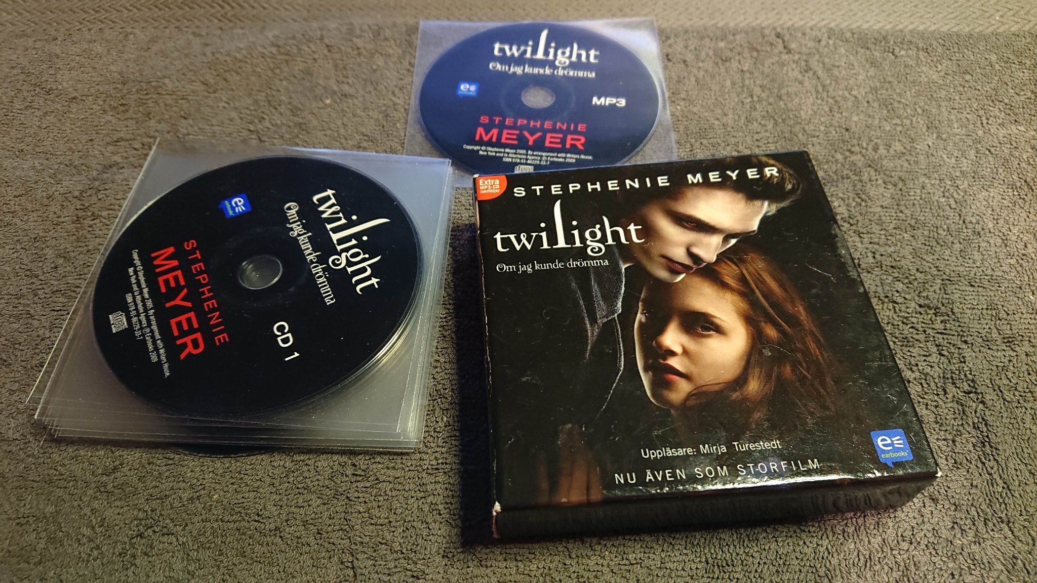 Twilight by Stephenie Meyer Twilight by Stephenie Meyer
