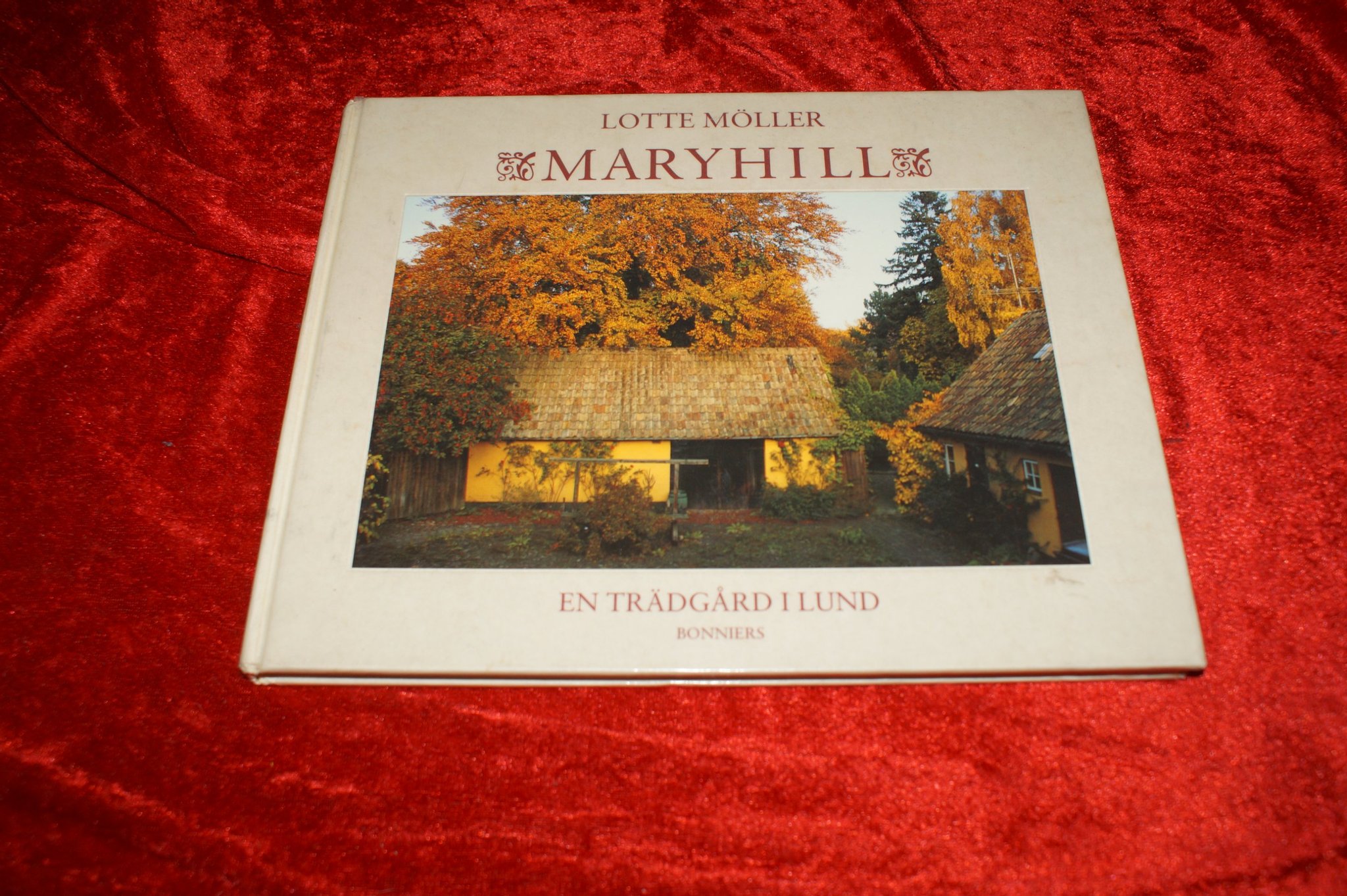 LÅG PRIS 109:- med frakt MARYHILL av LOTTE MÖLLER EN TRÄDGÅRD I LUND FINT ILLUST