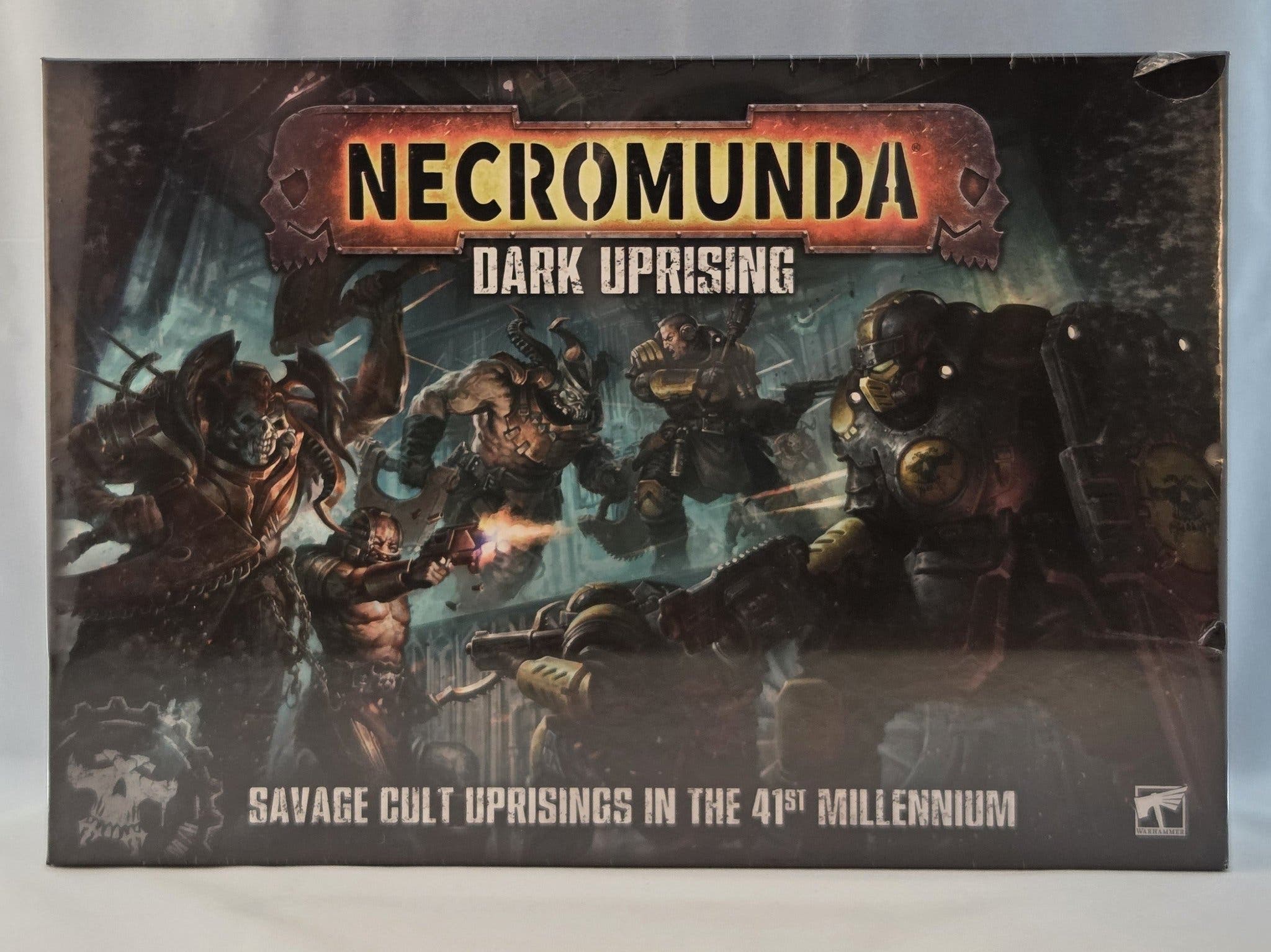 Dark Uprising -aloituspakkaus Corpse Grinderilla ja Palanitella Necromundaan