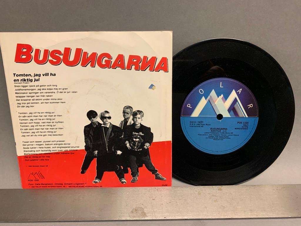 Se produkter som liknar 7" Busungarna Tomten, Jag V.. på Tradera