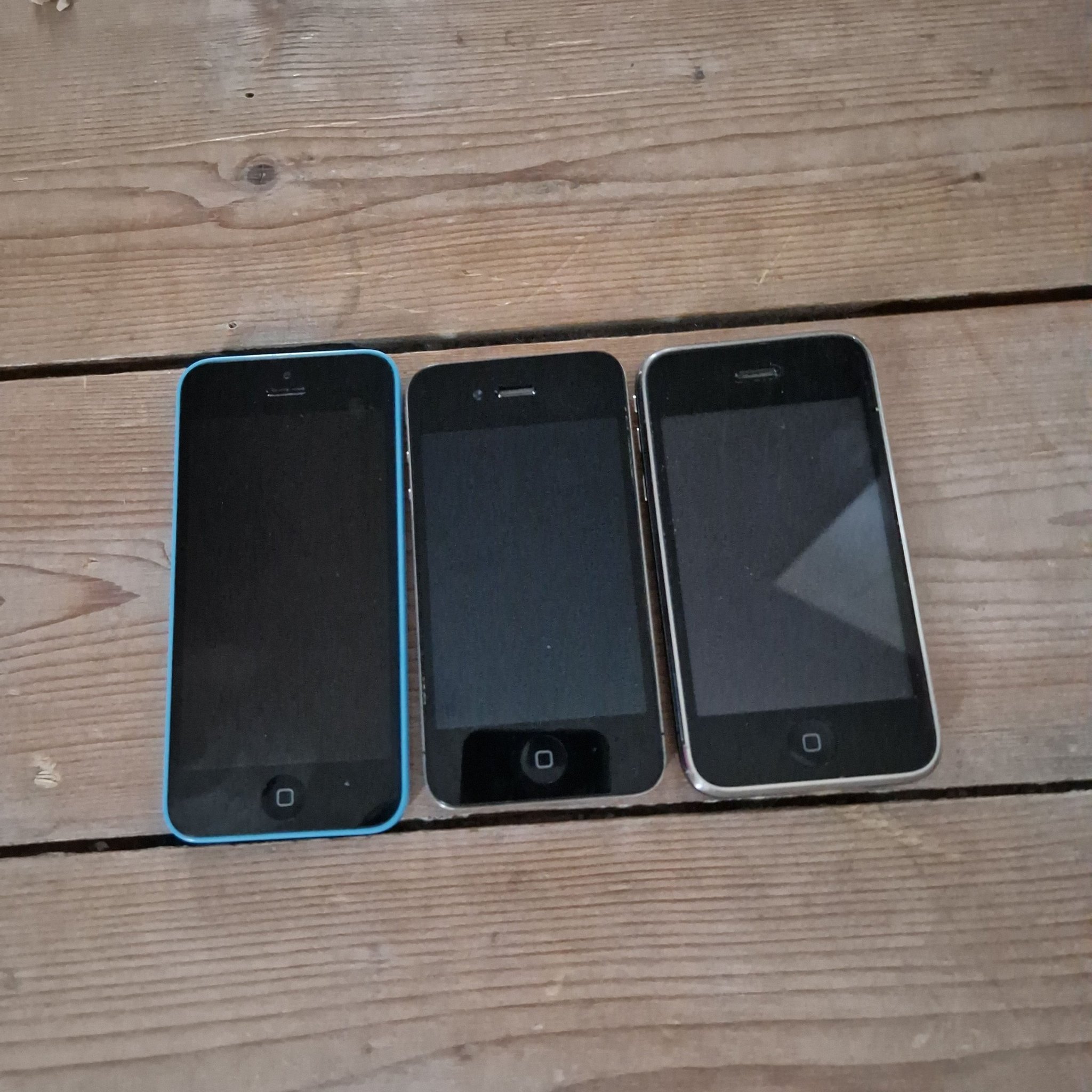 Se produkter som liknar Iphone 3st. A1507 (5c) a1332 .. på Tradera ...