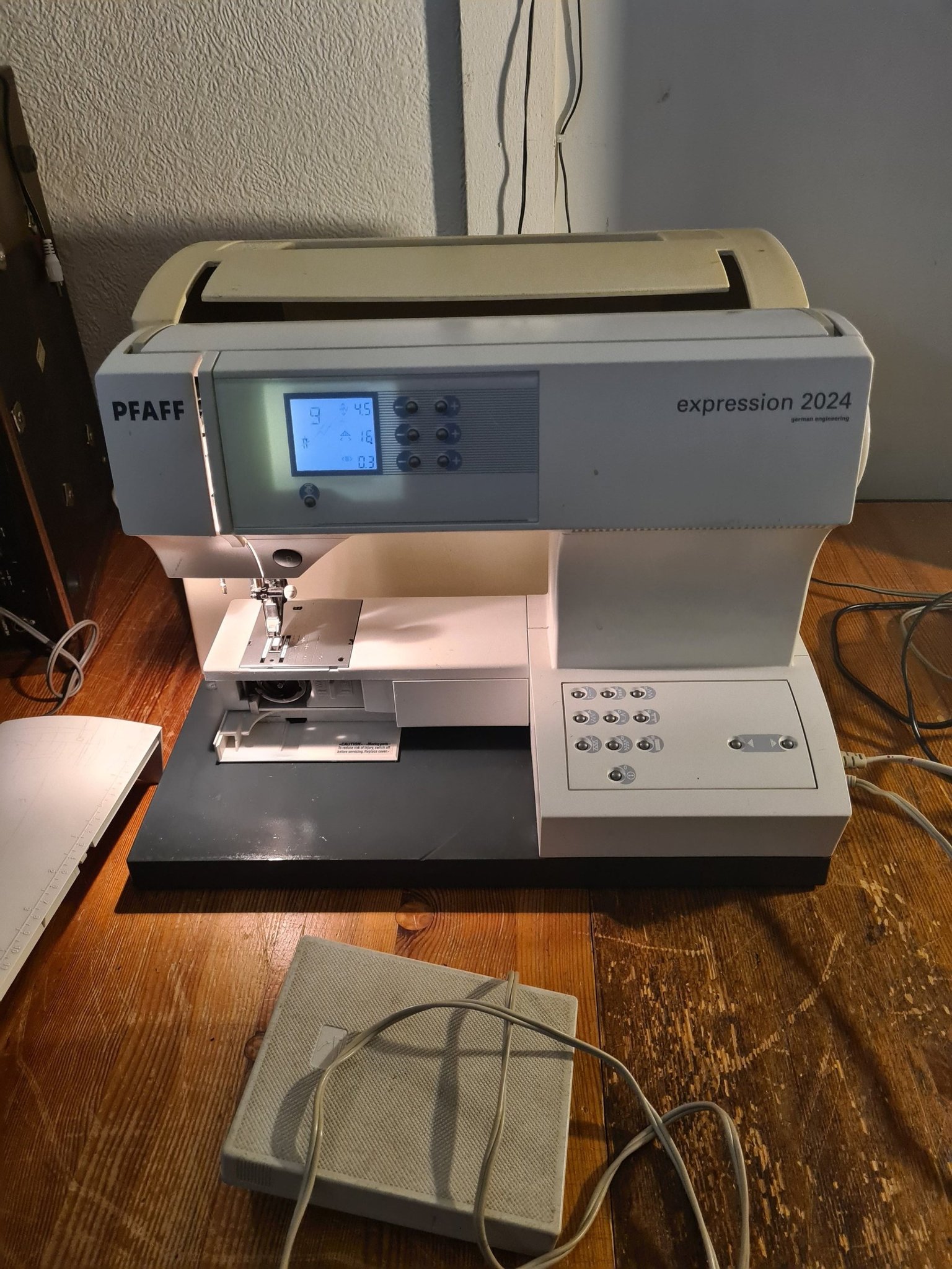 Pfaff EXPRESSION 2024 Symaskin Köp på Tradera (562639334)