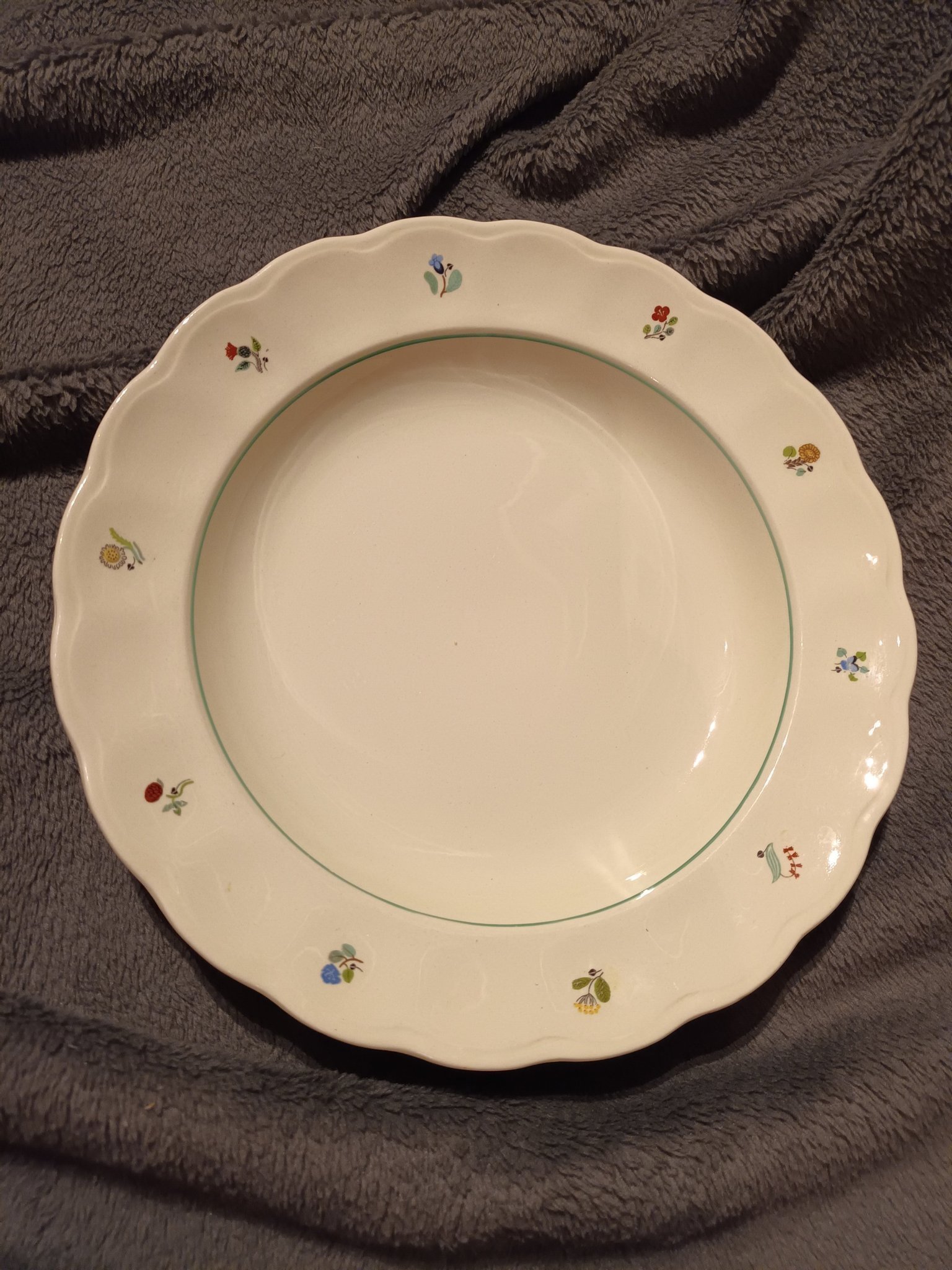Gustavsberg blommor mycket fint skick Stig Lindberg två djuptallrikar 24 cm