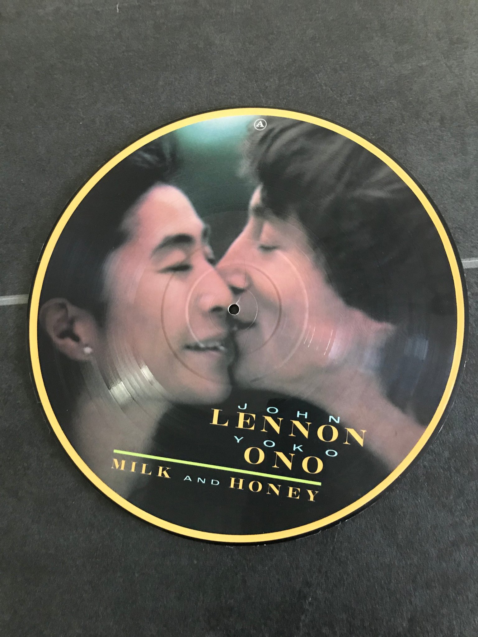 JOHN LENNON/YOKO ONO MILK AND HONEY BILDSKIVA/ PICTURE DISC JOHN LENNON/YOKO ONO MILK AND HONEY BILDSKIVA/ PICTURE DISC