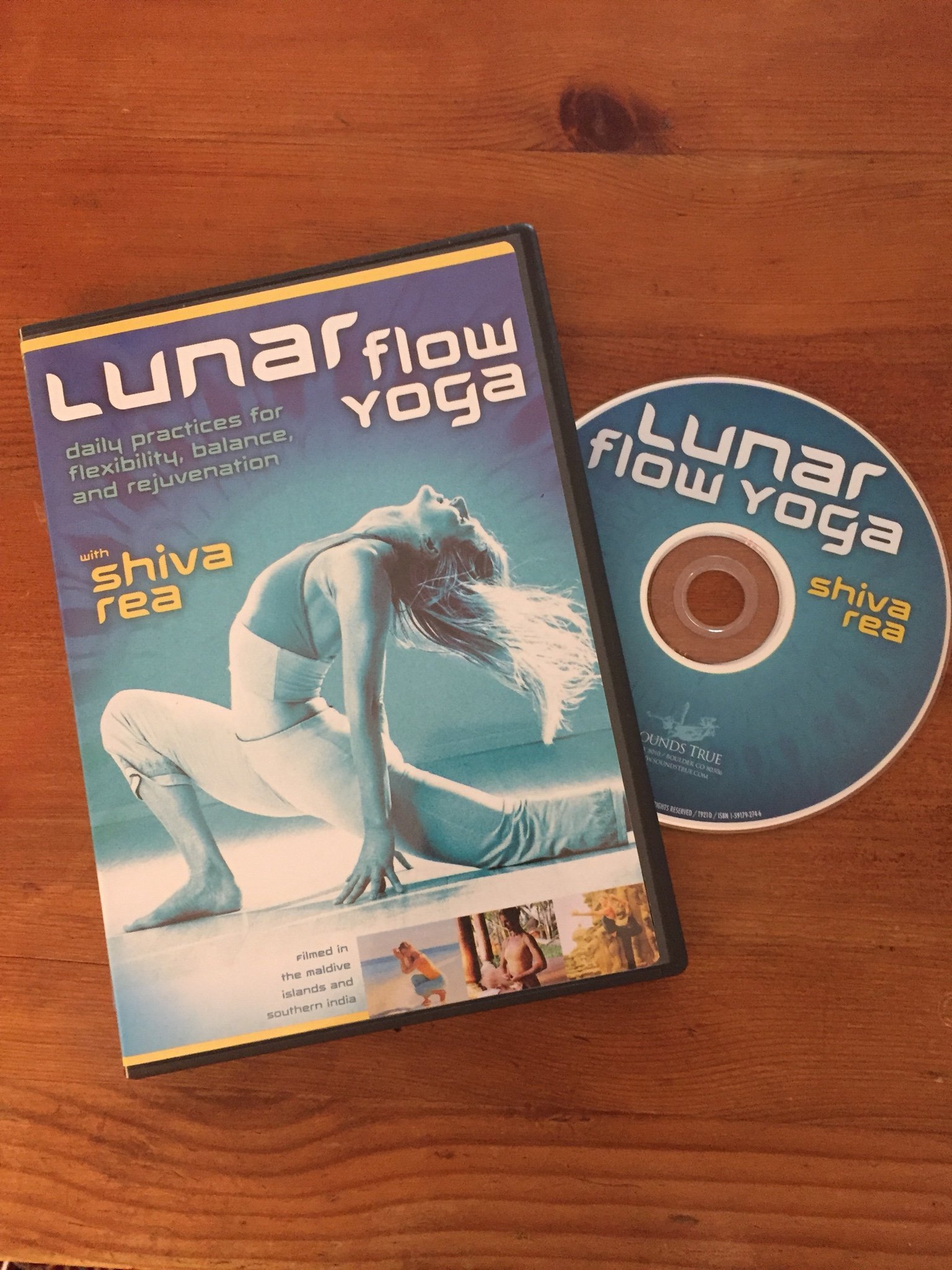 DVD Lunar Flow Yoga med Shiva Rea (416663709) ᐈ Köp på Tradera