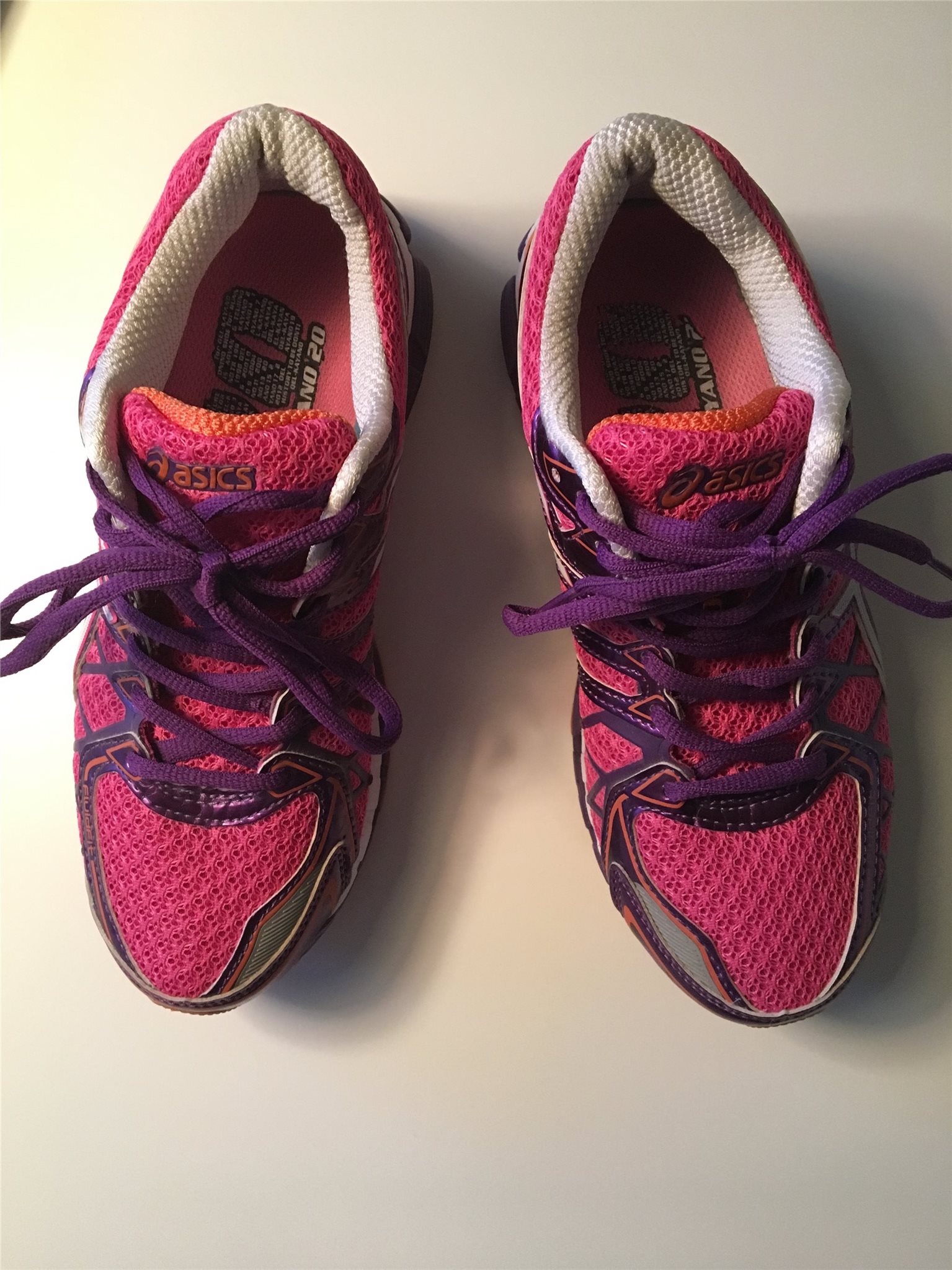 asics små i storleken asics små i storleken