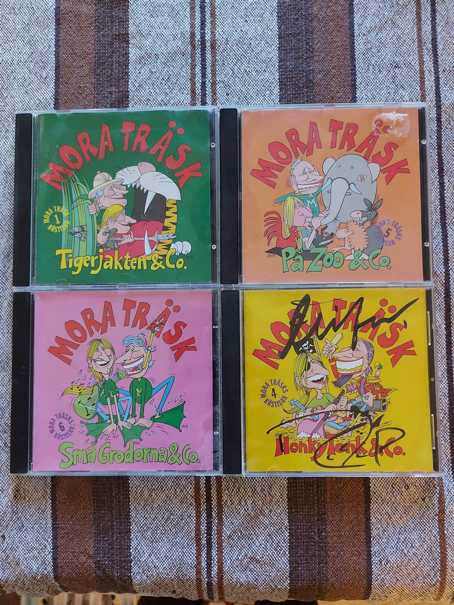 Se produkter som liknar 4st CD Mora Träsk (tigerjakte.. på Tradera