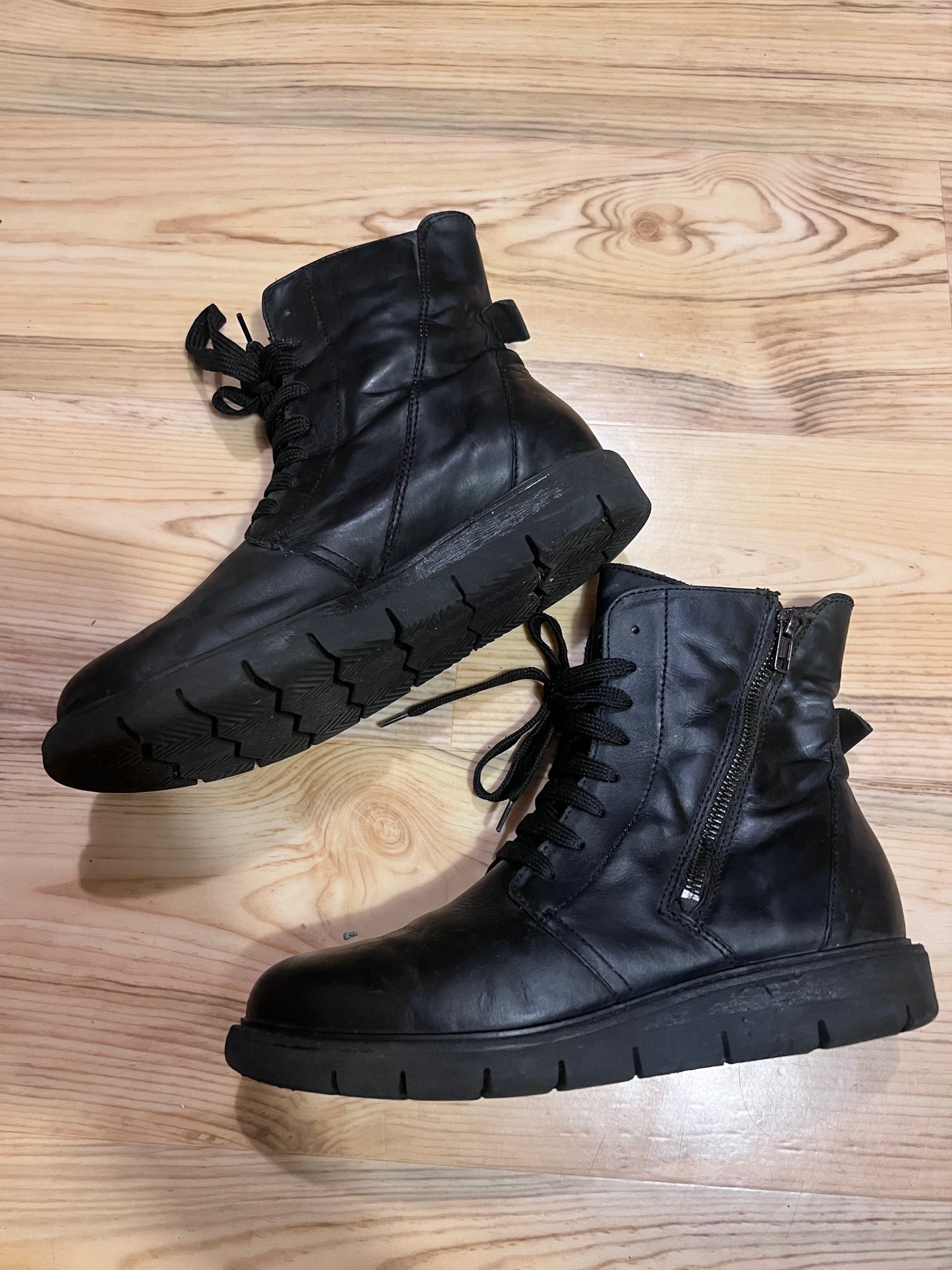 Svarta skinnkängor 38