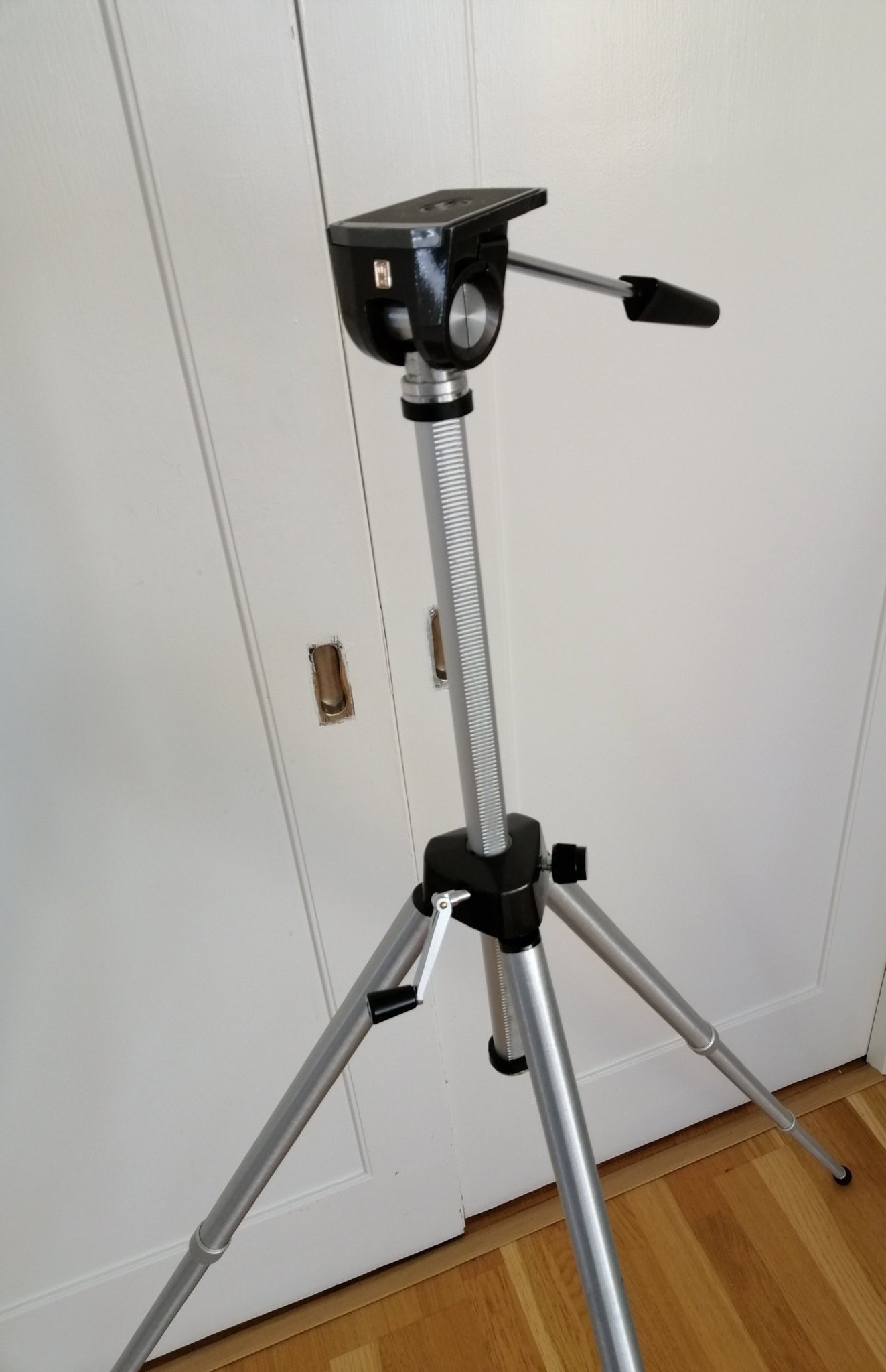 Se produkter som liknar Slik camera tripod. Made in J.. på Tradera