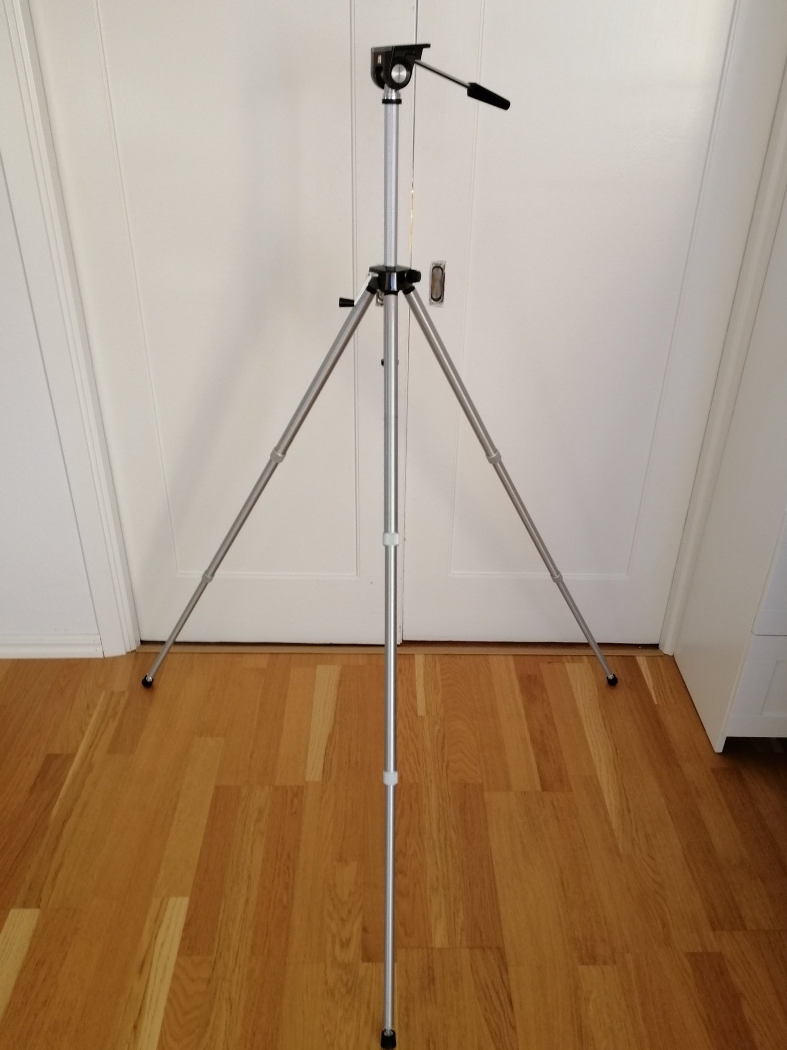 Se produkter som liknar Slik camera tripod. Made in J.. på Tradera
