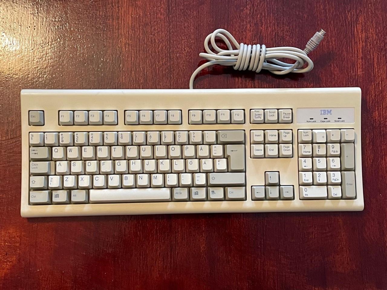 Se produkter som liknar Keyboard IBM Model KB8926 .. på Tradera