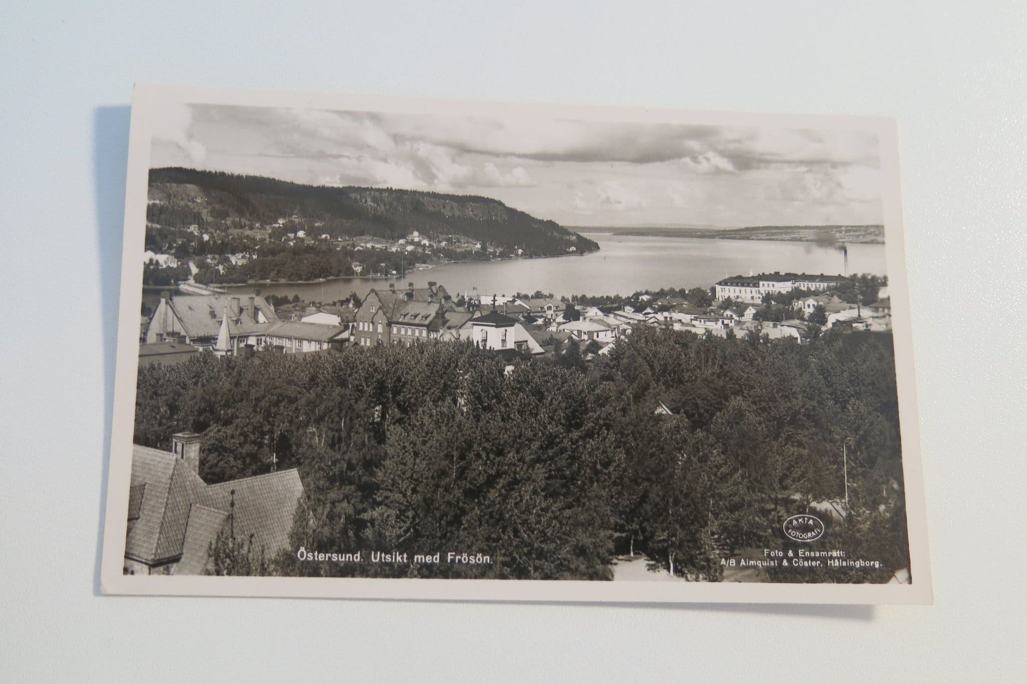 Se produkter som liknar Östersund. Utsikt med Frösön på Tradera (703162844)