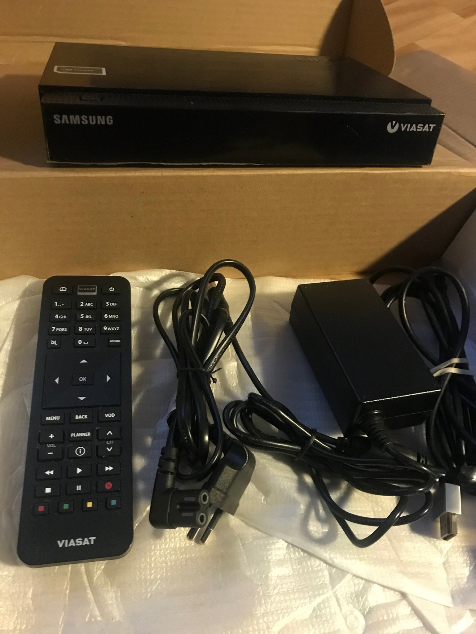 VIASAT ULTRA HDBOX 4K, SAMSUNG GXVI680SJ MED .. Köp på Tradera