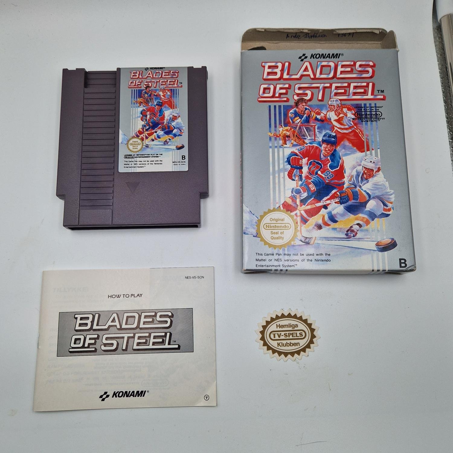 Blades of Steel NES.. Köp från HemligaTVSpelsklubben på Tradera