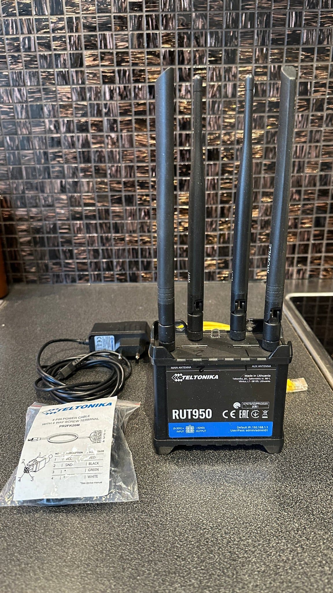 Teltonika RUT950 4G-router med separata antenne.. | Köp på Tradera ...