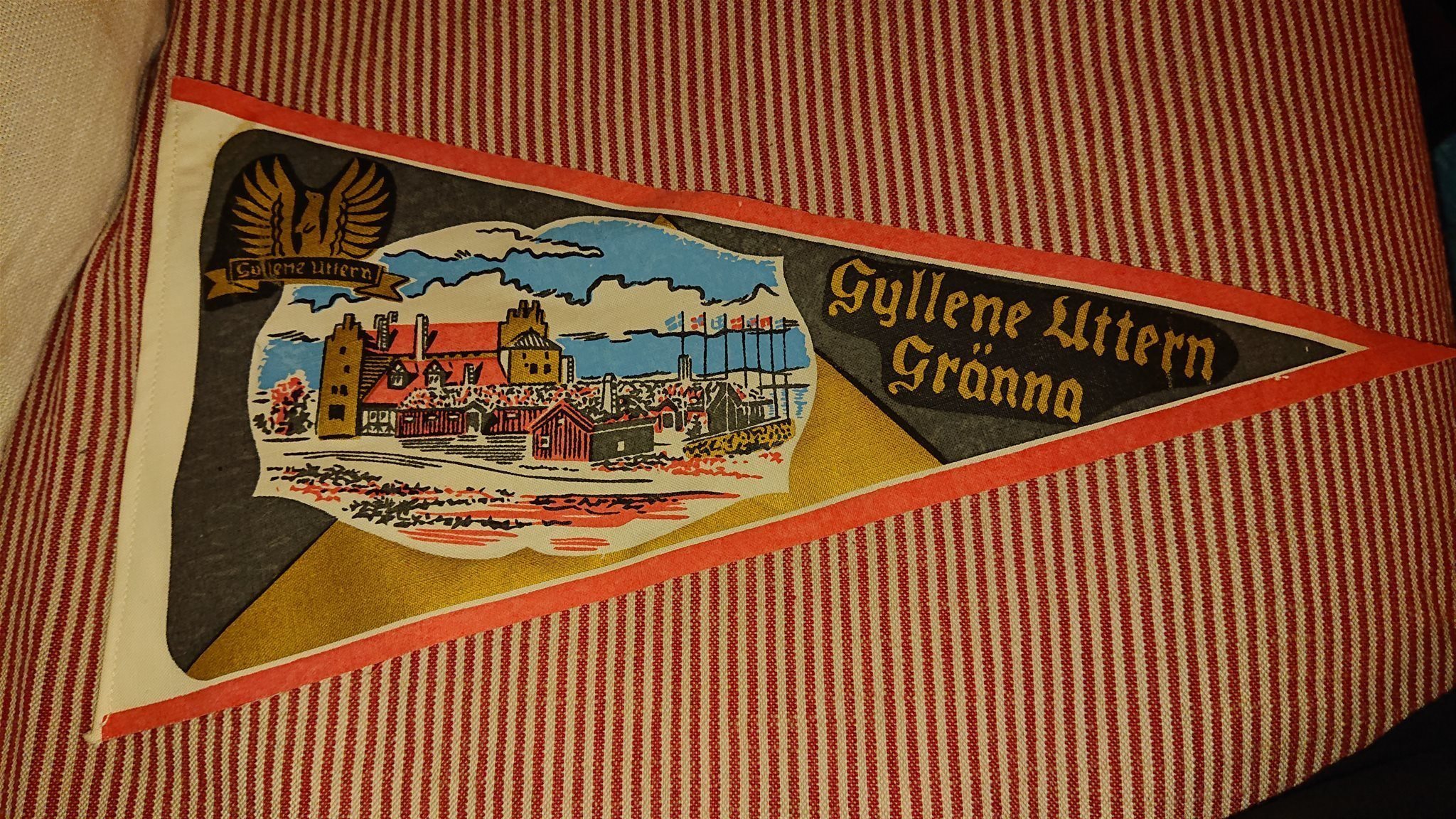 Gränna. Gyllene Uttern. Längd 28 cm. (339654051) ᐈ Köp på ...