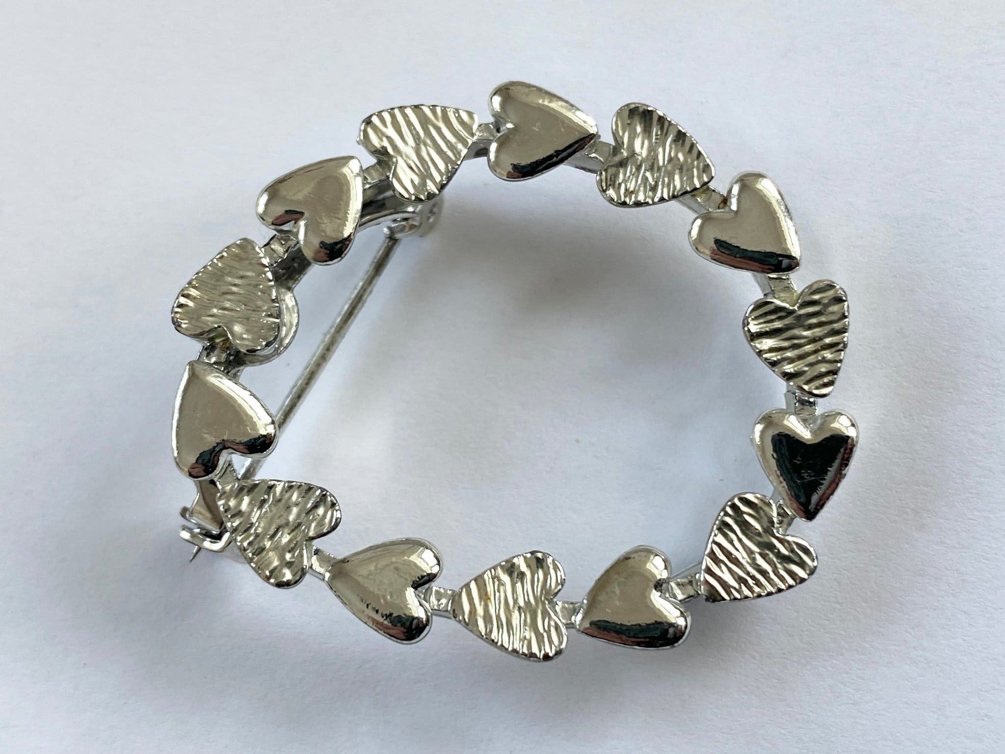 BROSCH - en oval i kärlek - design Gerry´s | Köp på Tradera (741061949)