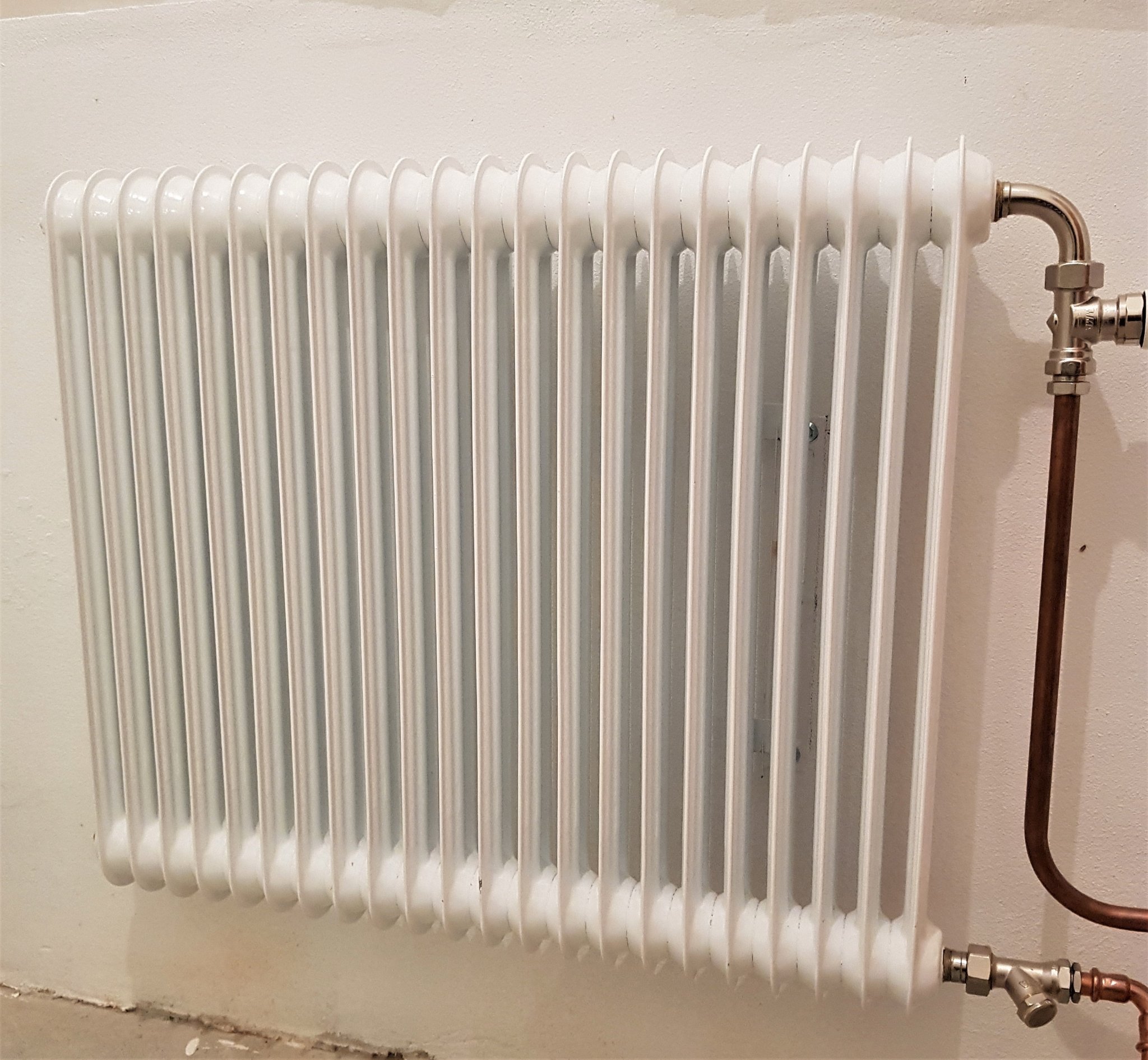 KLASSISK SEKTIONSRADIATOR från Lenhovda Radiato.. (428718003) ᐈ Köp på ...