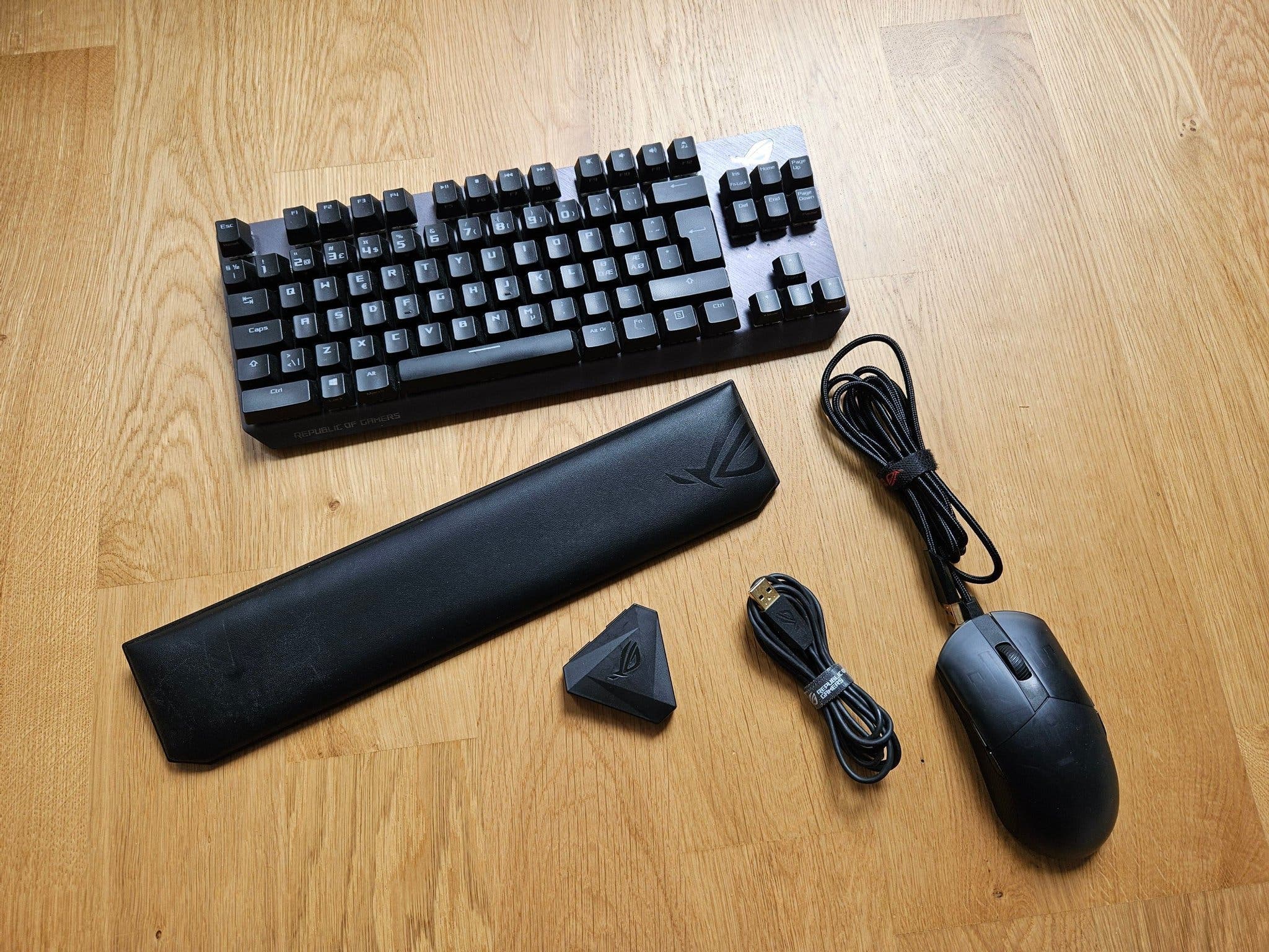 Asus ROG Gaming Tangentbord och Mus
