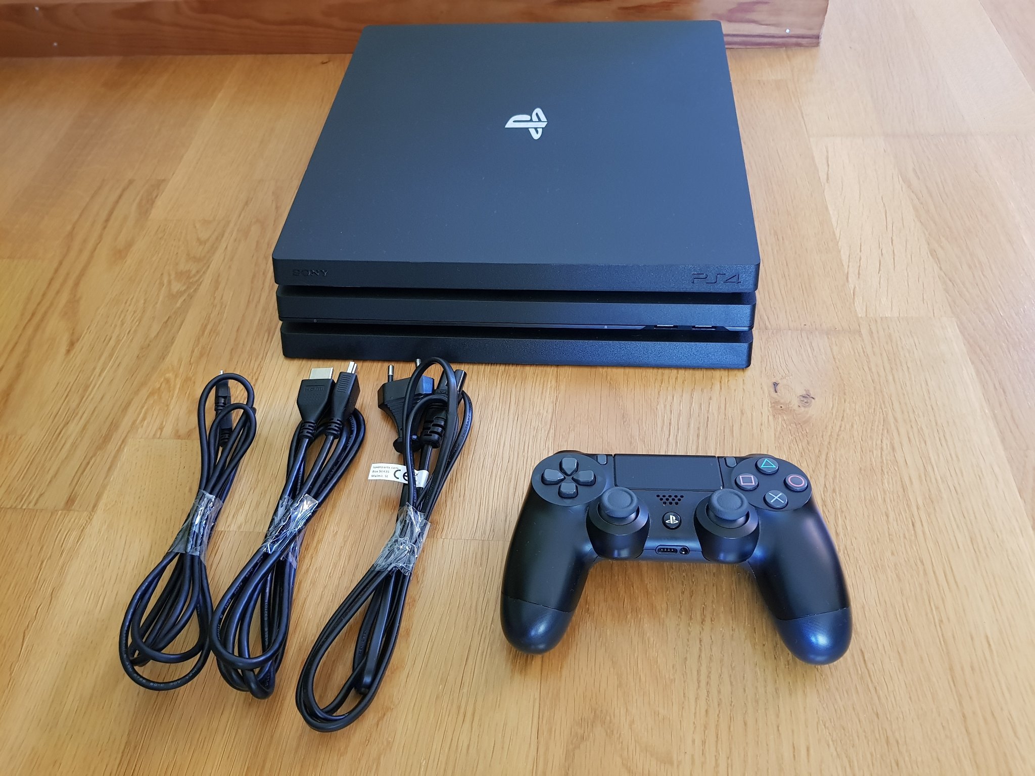 Playstation 4 Pro Konsol 1TB (CUH7216B) (410849618) ᐈ Köp på Tradera