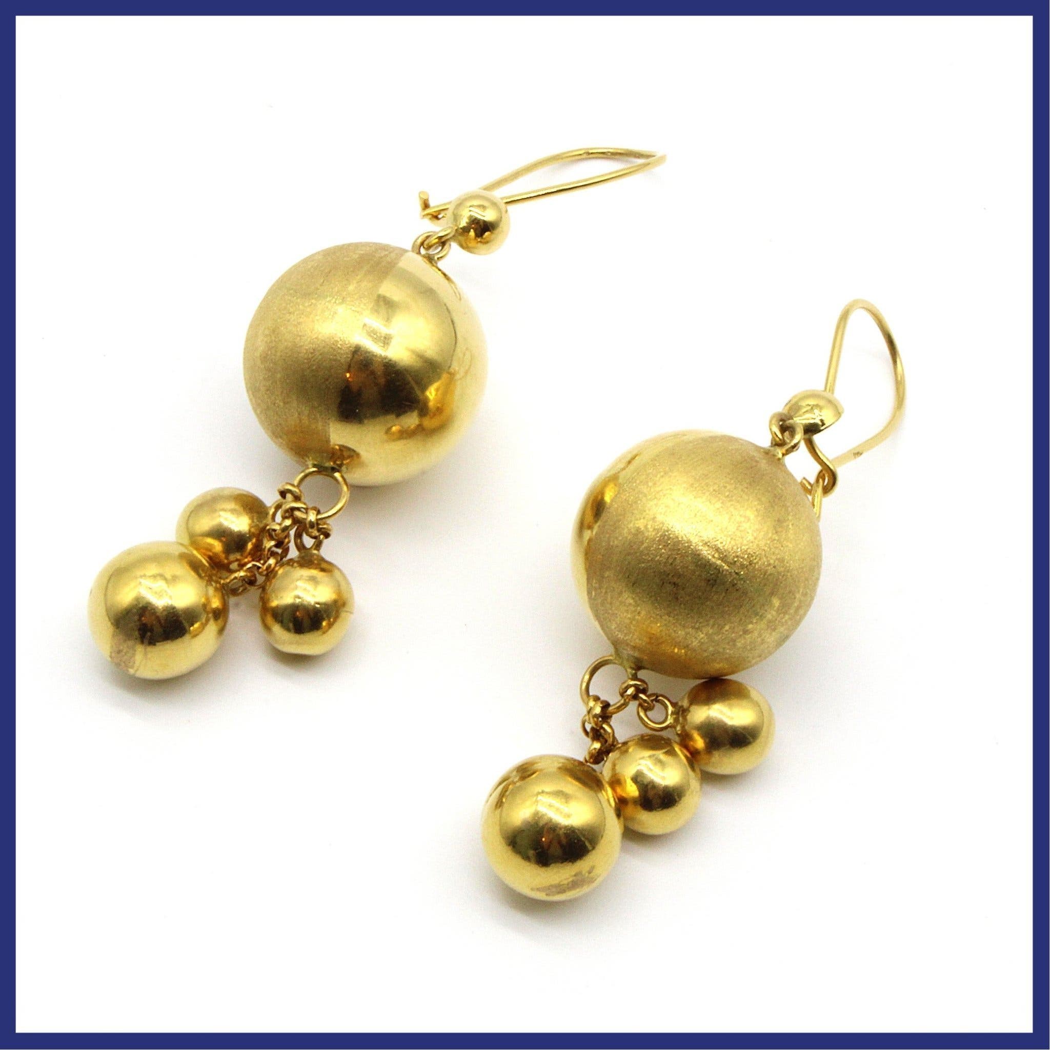 Örhängen, 21K guld, hängande guldkulor (vikt 12,5g, längd 6,5cm)