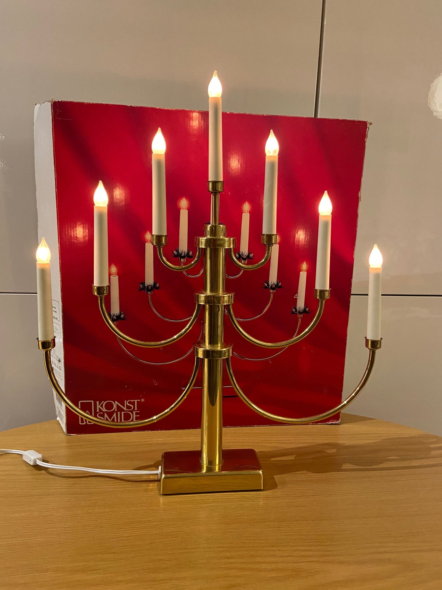 Stor Adventsljusstake i massiv mässing konstsmi.. Köp på Tradera