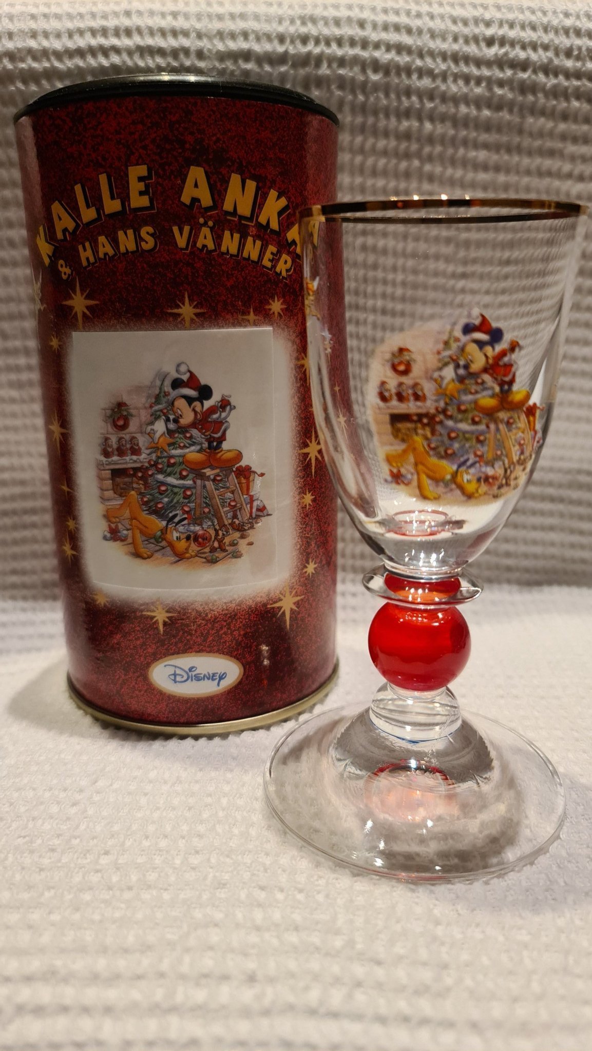 Se produkter som liknar Fyrklövern Disney Jul snapsglas på Tradera