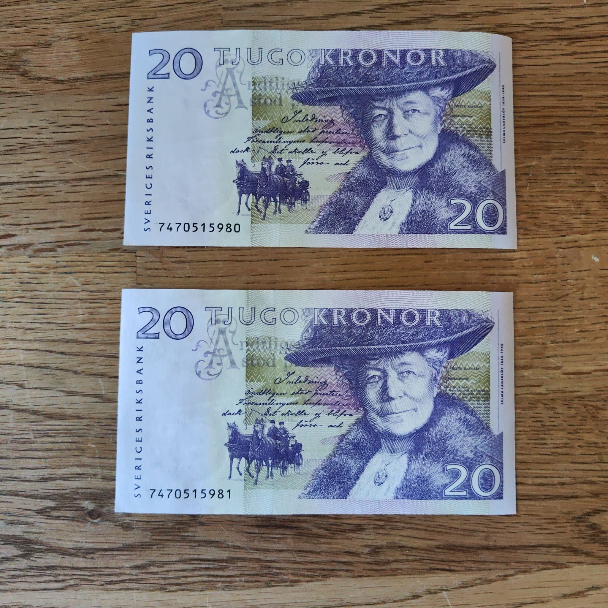 Se produkter som liknar 2 st ovikta gamla 20lappar på Tradera (596383101)