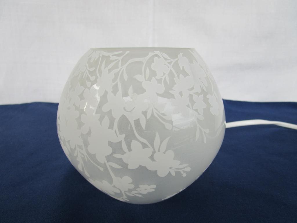 Knubbig Bordslampa Cherry Blossom vit frostat glas Ikea på Knubbig Bordslampa Cherry Blossom vit frostat glas Ikea på