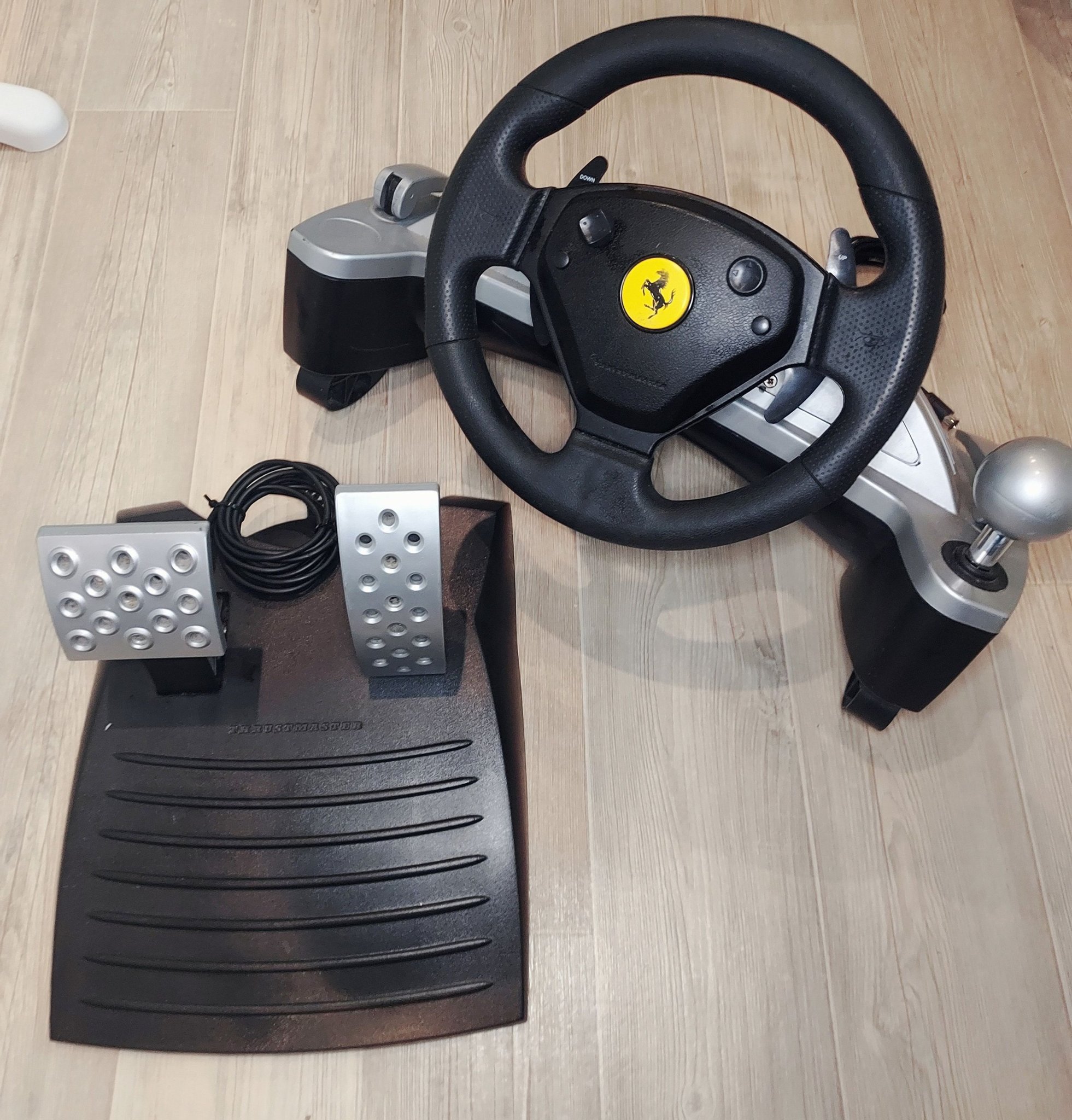 Se produkter som liknar Gaming ratt /Pc ratt Ferrari .. på Tradera ...