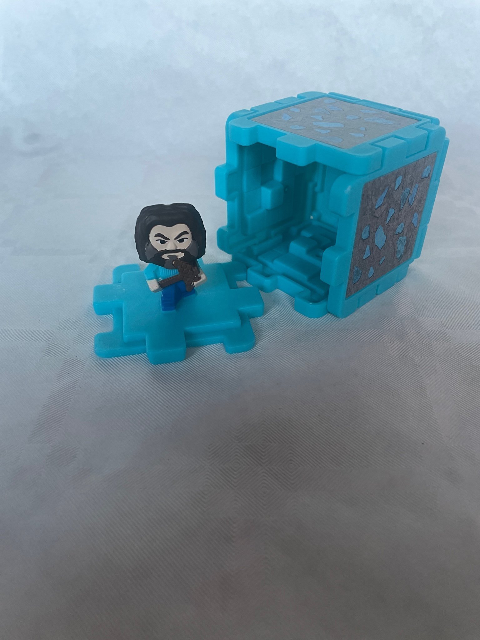Minecraft Figur med Kub | Köp på Tradera (694855449)