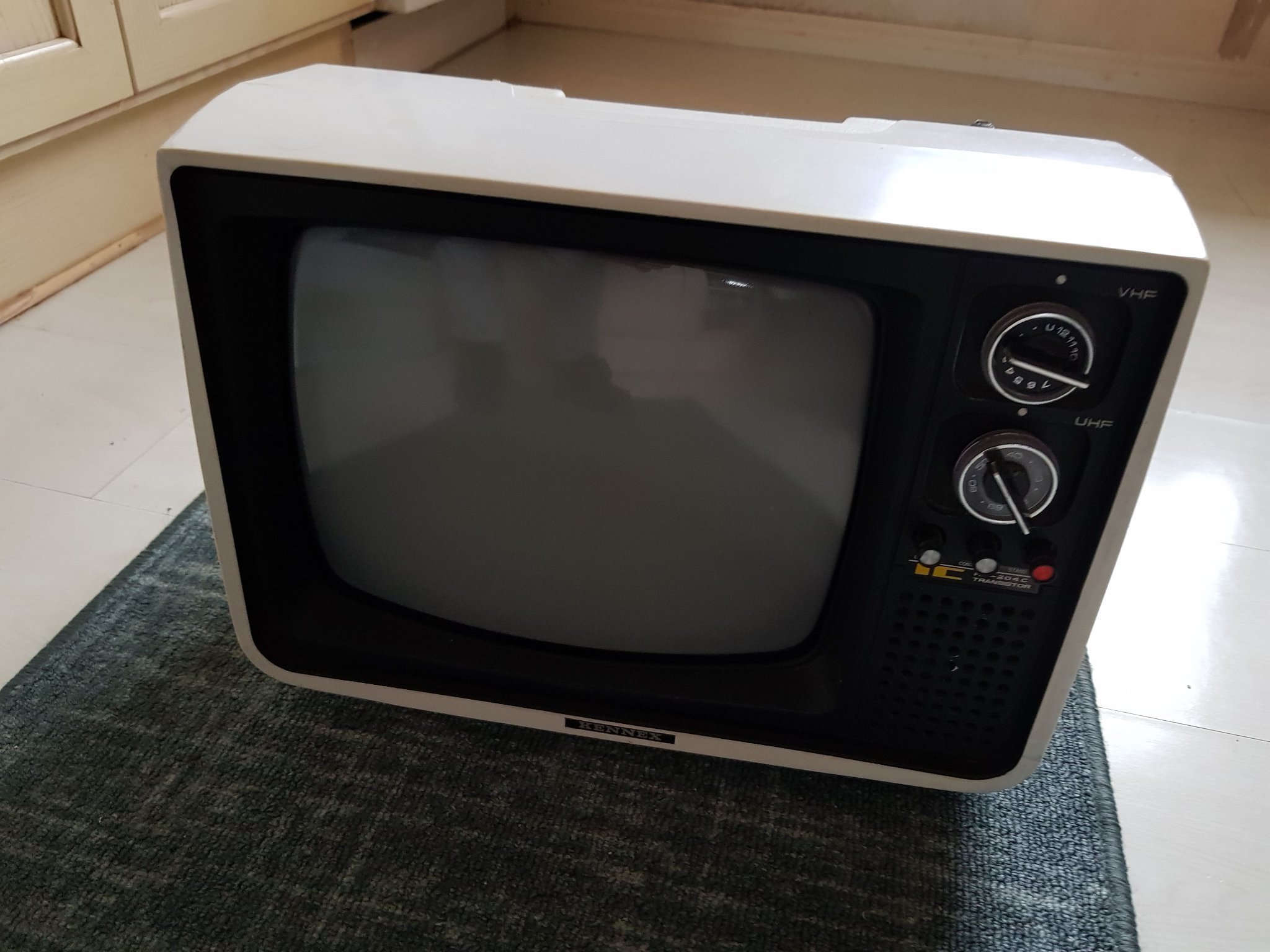 Unik TV Kennex RP204C svartvit 220V/12V 6070.. (442337199) ᐈ Köp på Tradera