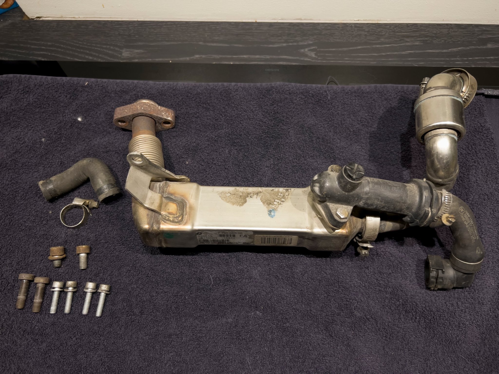 EGR kylare (avgaskylare) med EGR ventil. BMW 5.. Köp på Tradera