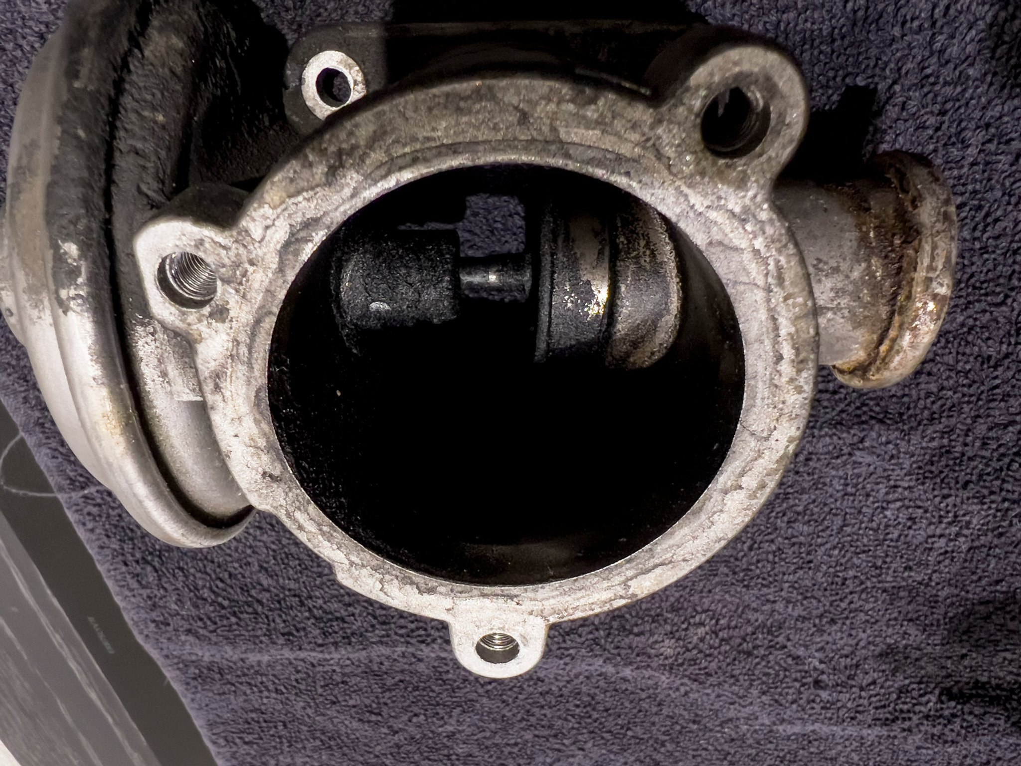 EGR kylare (avgaskylare) med EGR ventil. BMW 5.. Köp på Tradera