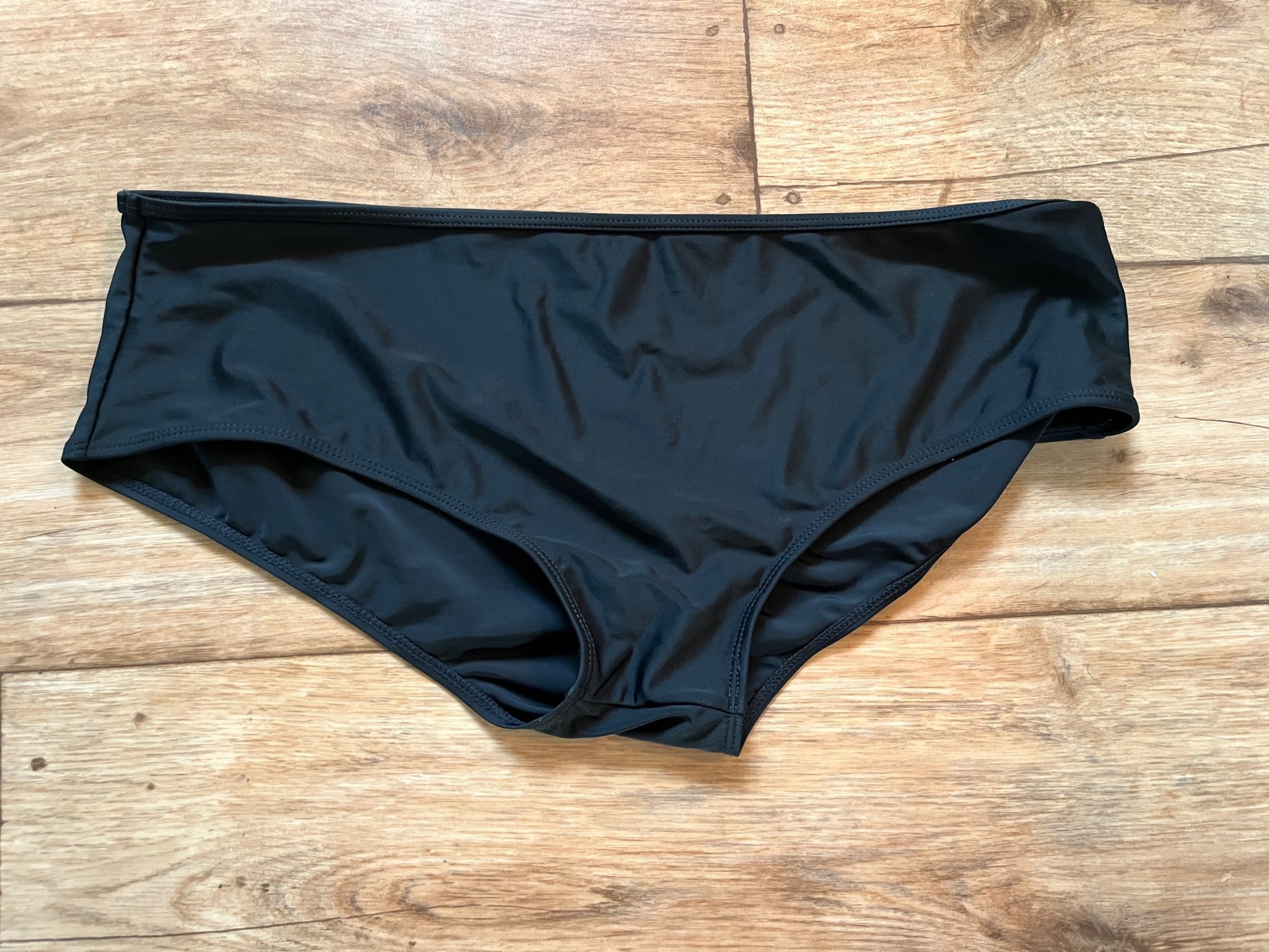 Se produkter som liknar Svart bikini baddräkt tankini.. på Tradera