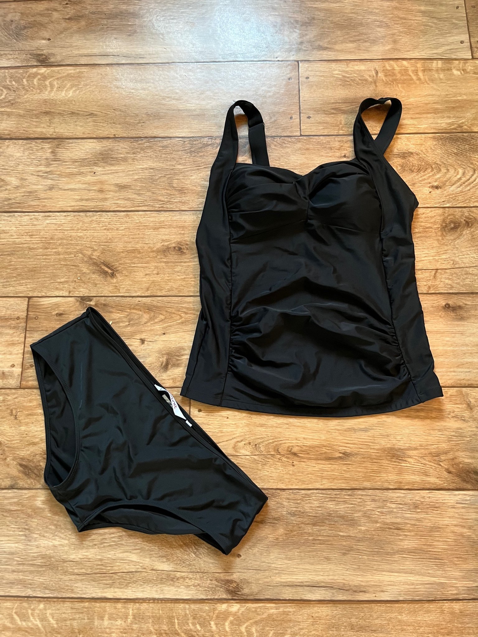 Se produkter som liknar Svart bikini baddräkt tankini.. på Tradera