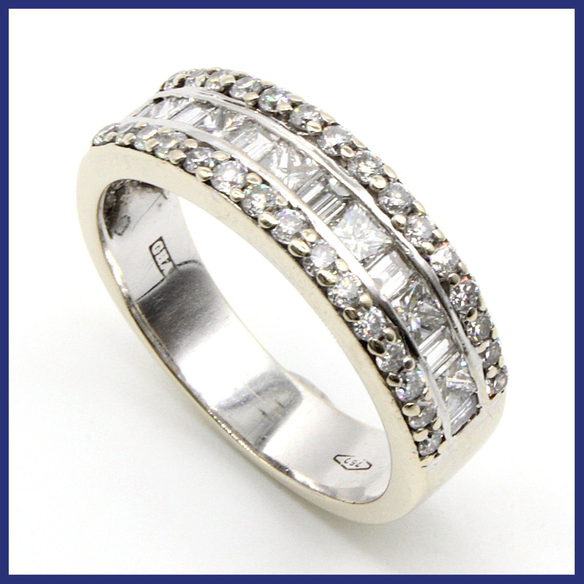 Ring, 18K vitguld, halvallians, naturliga diamanter (1,4ctv, stl 18,3mm)