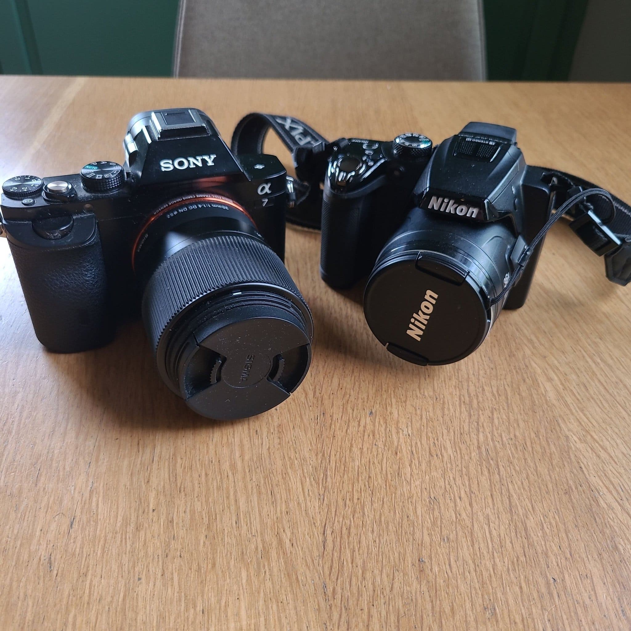 Sony Alpha 7 och Nikon Coolpix P500