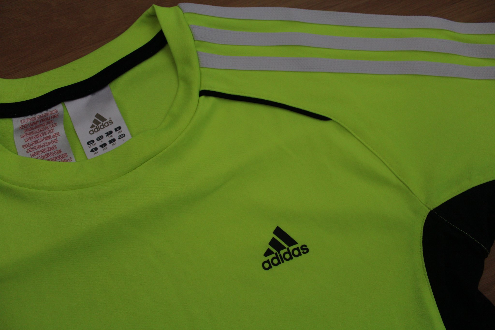 164 ADIDAS kortärmad tisha t-shirt fotbollsklä ...