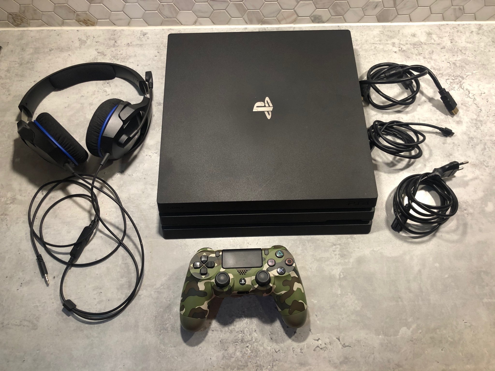playstation 4 pro cuh 7016b