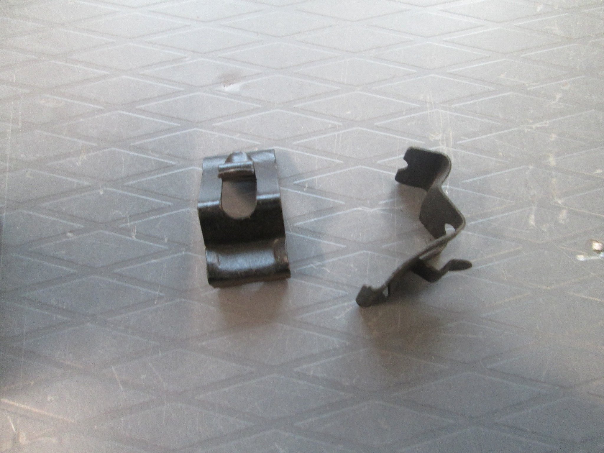 Se produkter som liknar Volvo 240 NOS clips till navk.. på Tradera