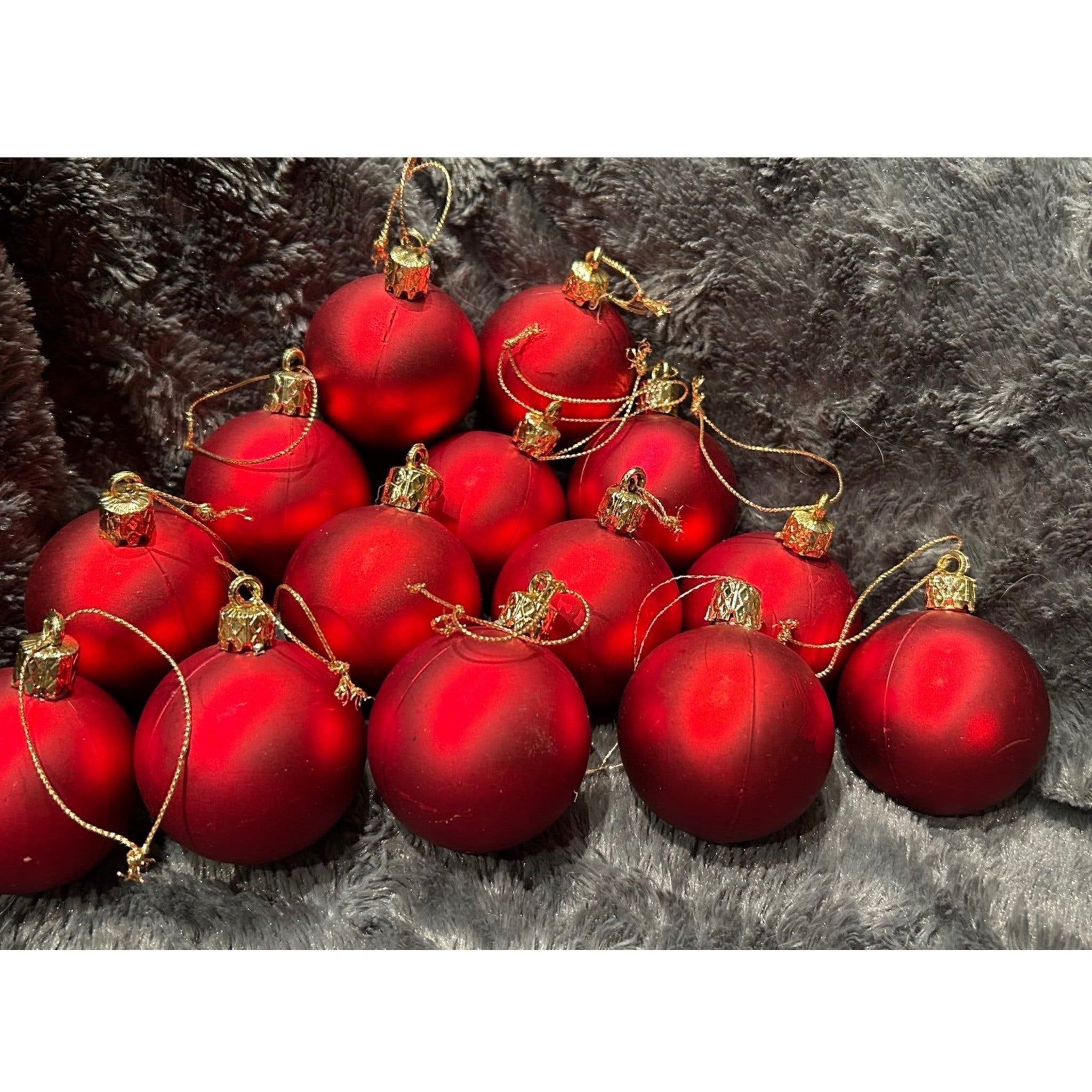 14 st röda matta julgranskulor 5 cm | Köp på Tradera (705735926)