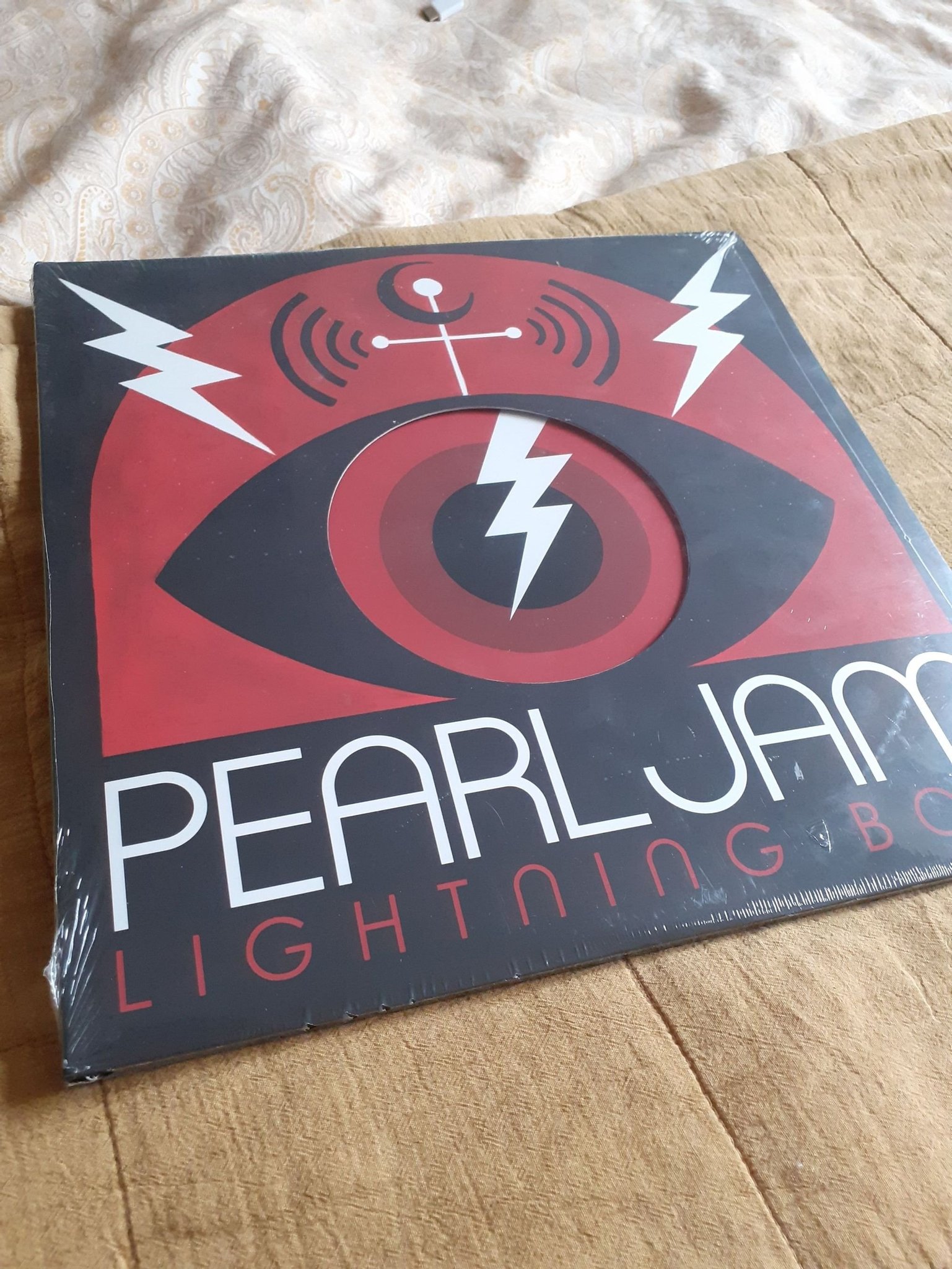 Se produkter som liknar Pearl Jam Lightning Bolt, V.. på Tradera